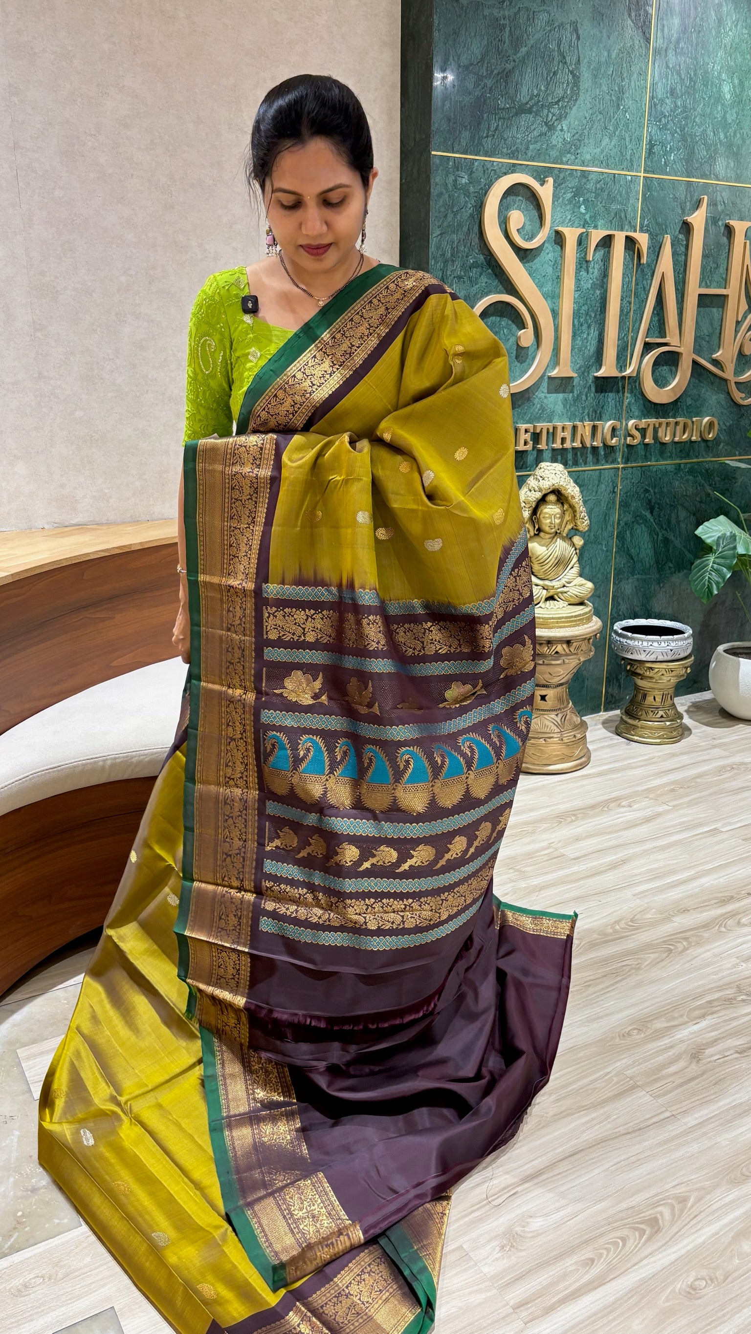 Handloom gadwal with kanchi border