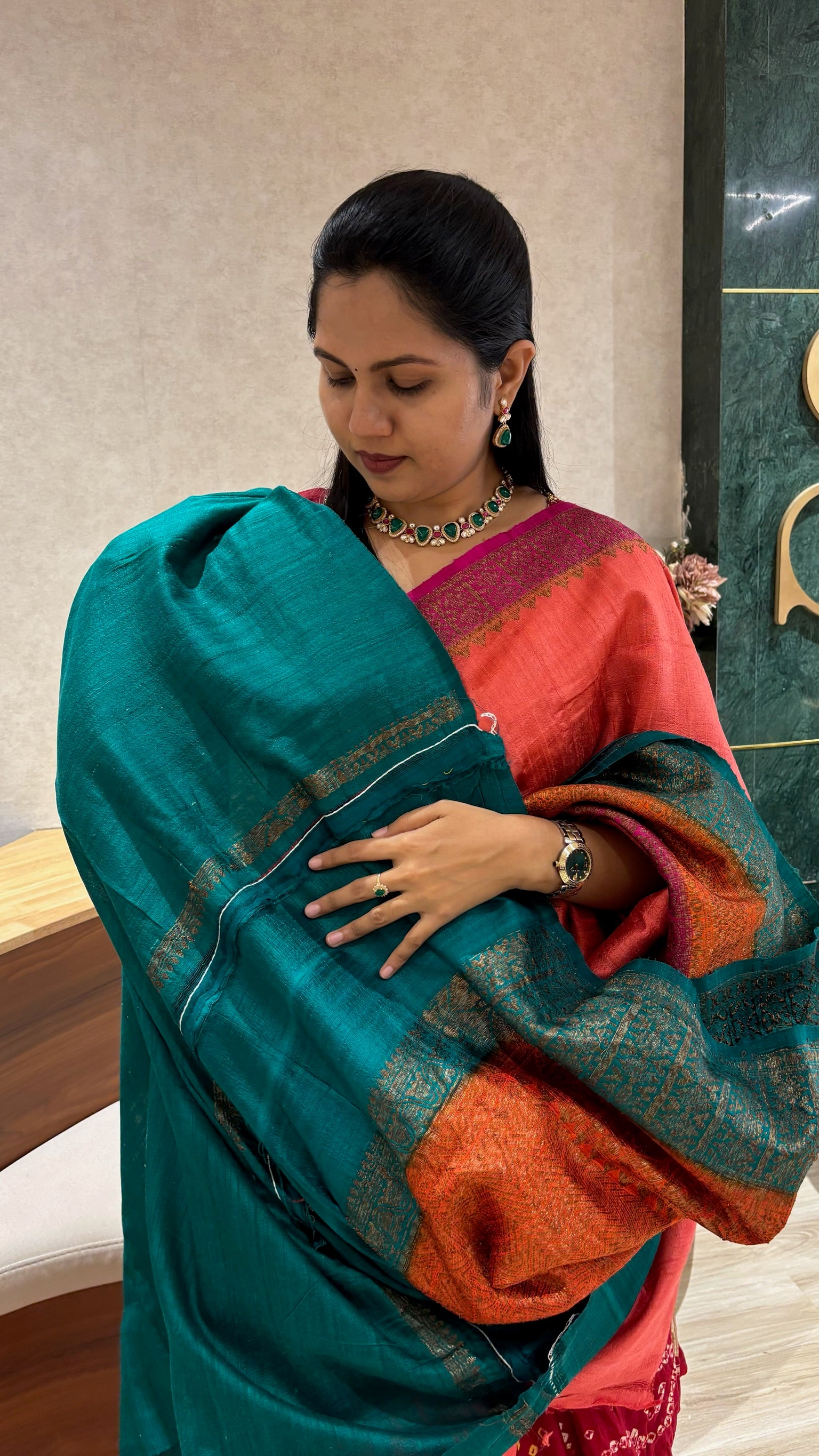 Handloom raw silk pattu