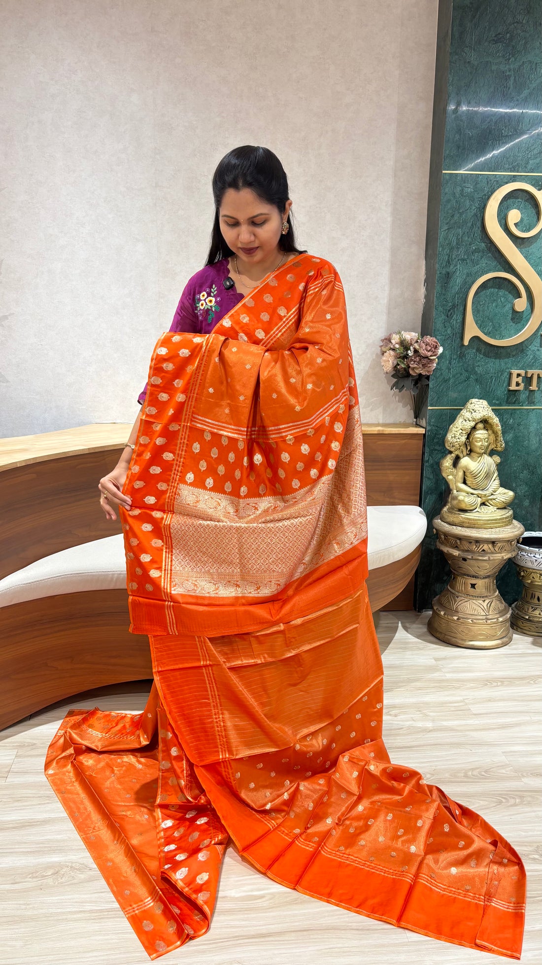 Tissue with mashru satin border orange