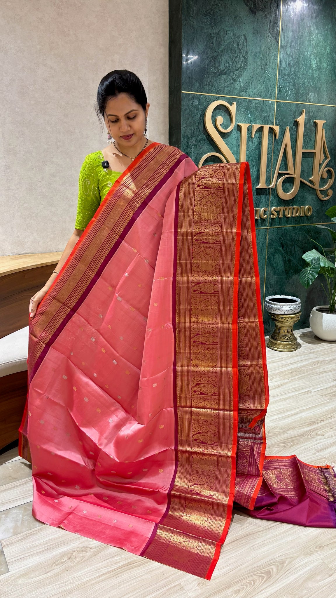 Handloom gadwal with kanchi border