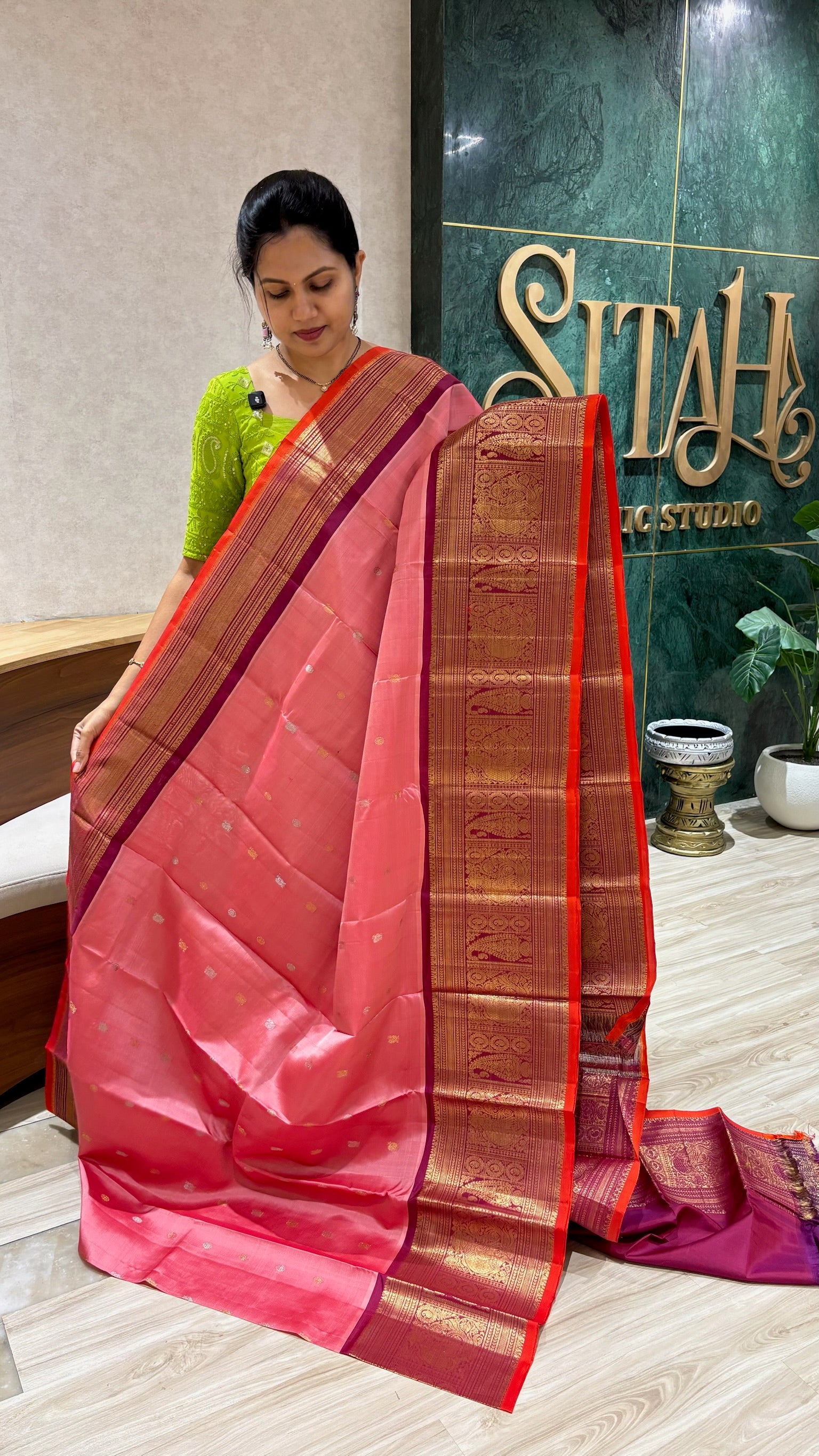 Handloom gadwal with kanchi border