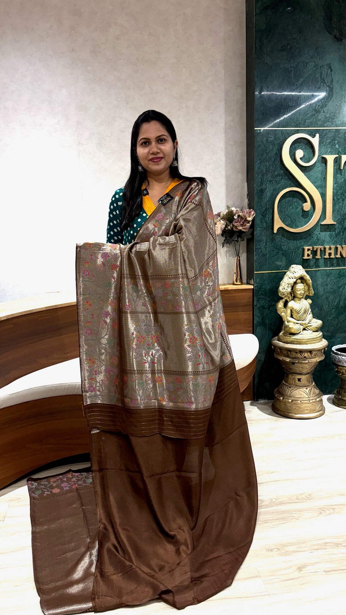 Tissue banaras floral Paithani