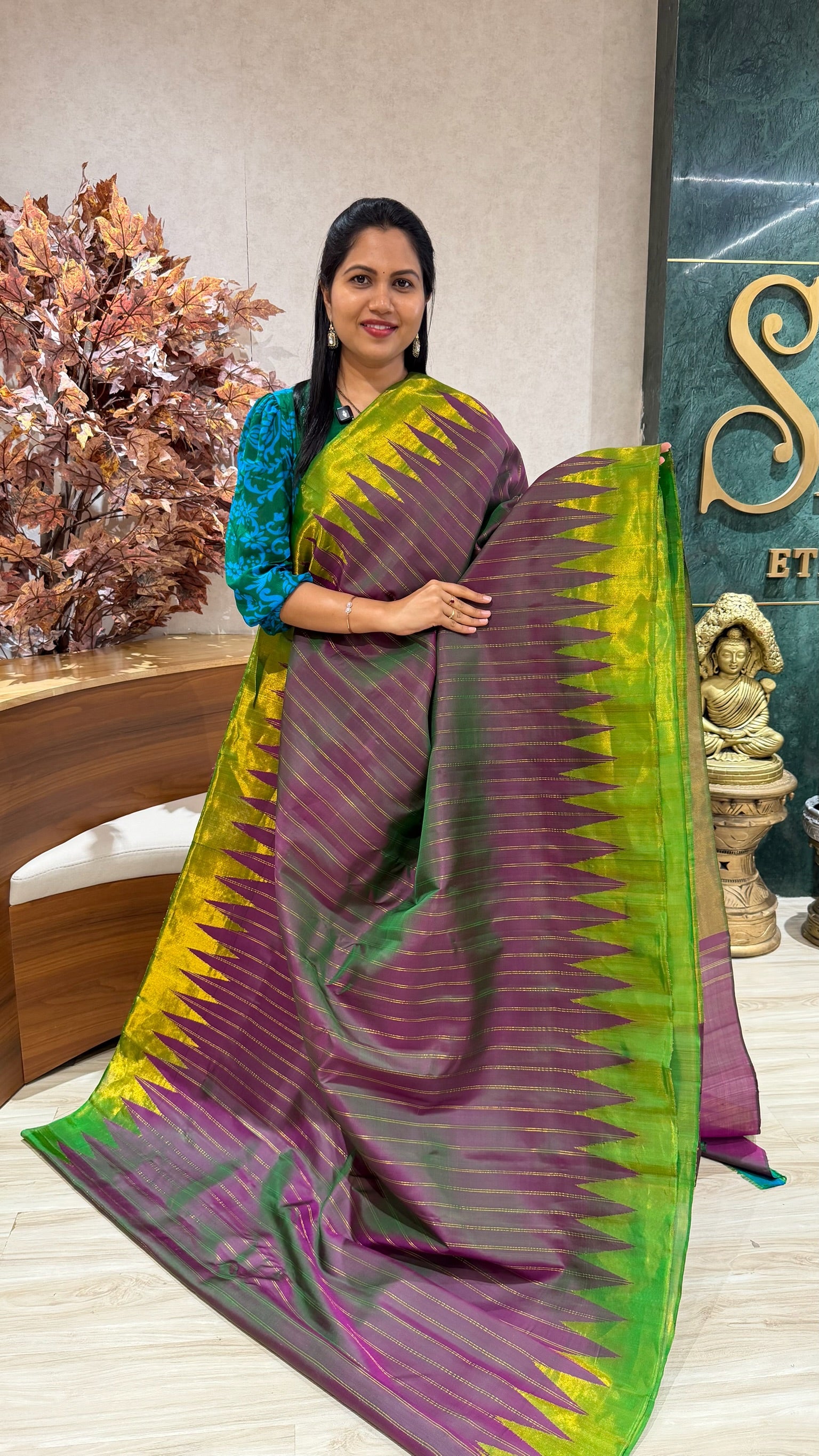 Handloom gadwal tissue border