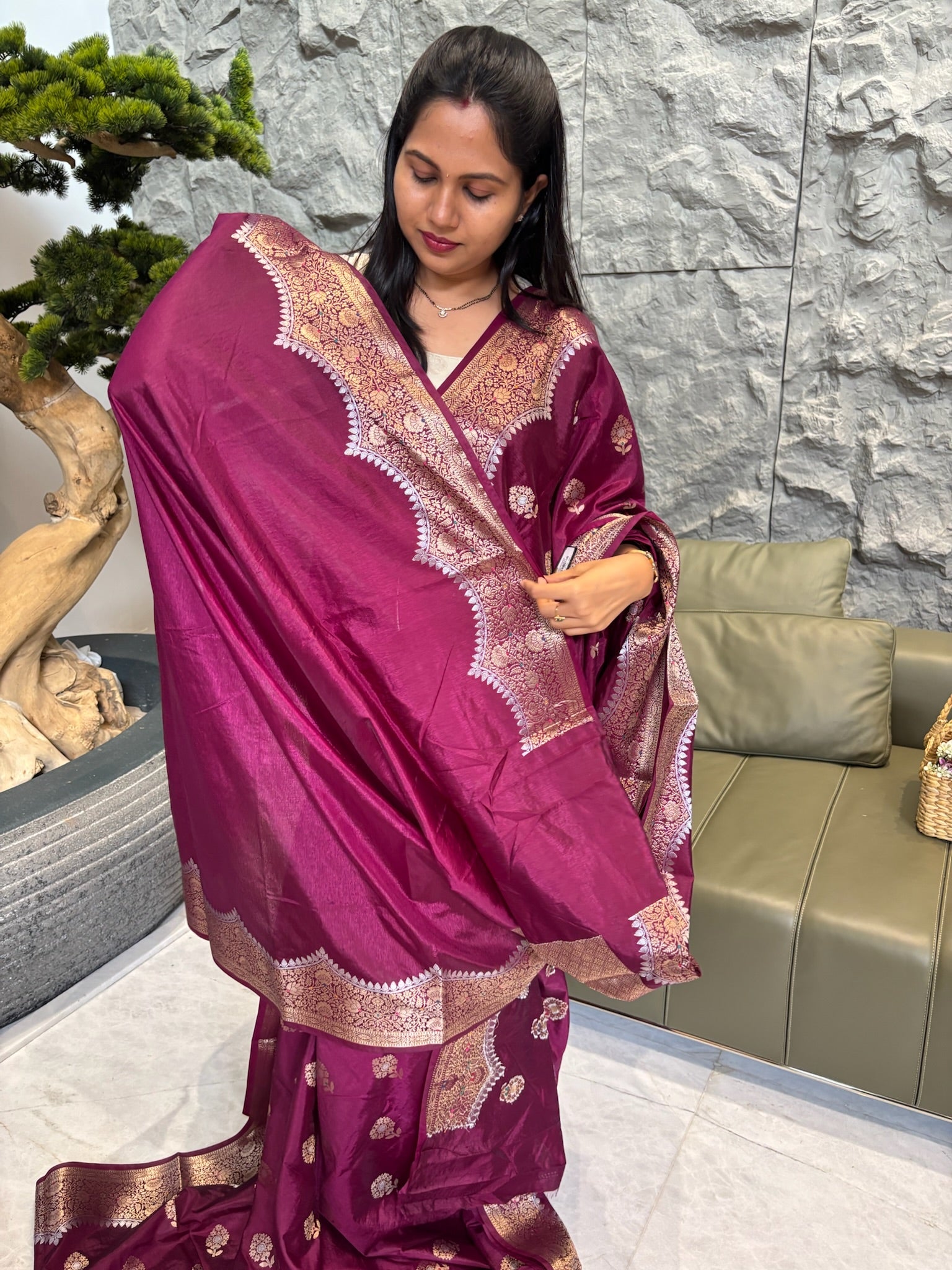 Green mango maroon