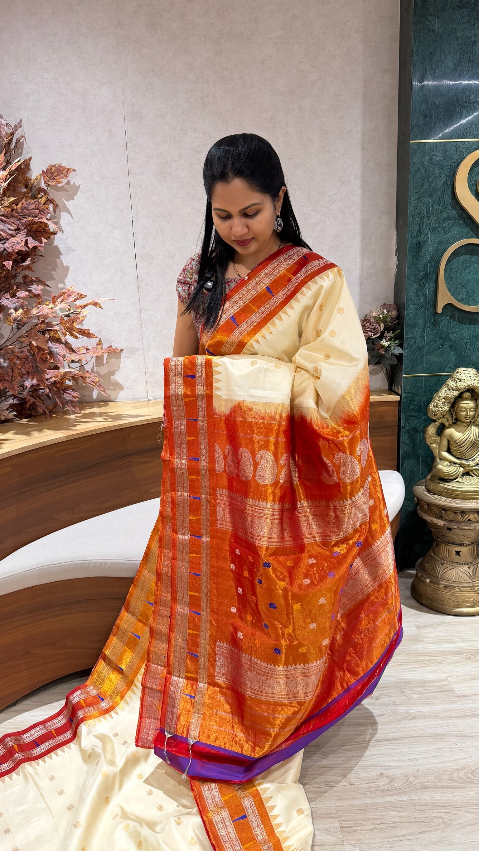 Handloom  Gadwal tissue muniya border