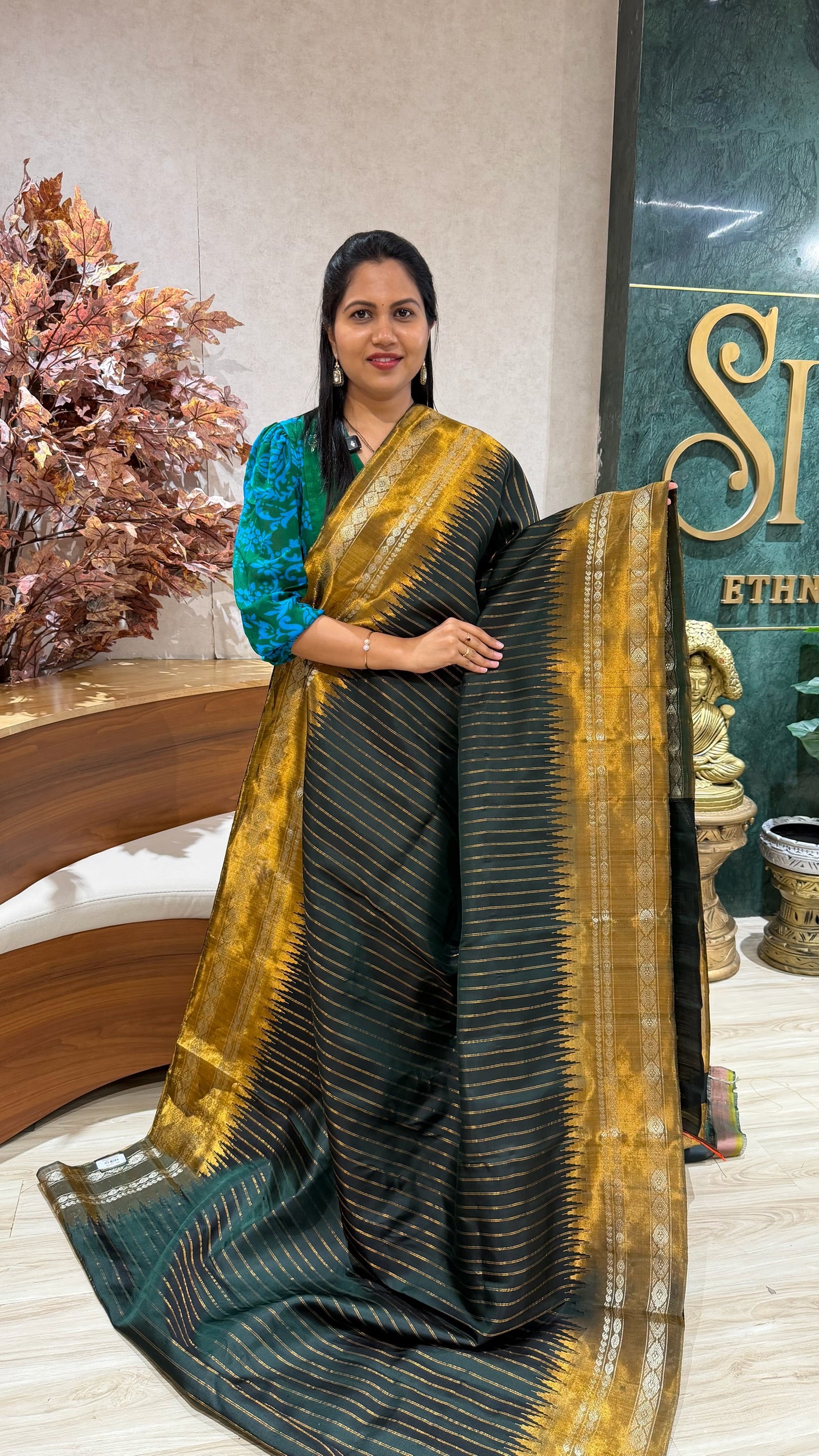 Handloom gadwal tissue border
