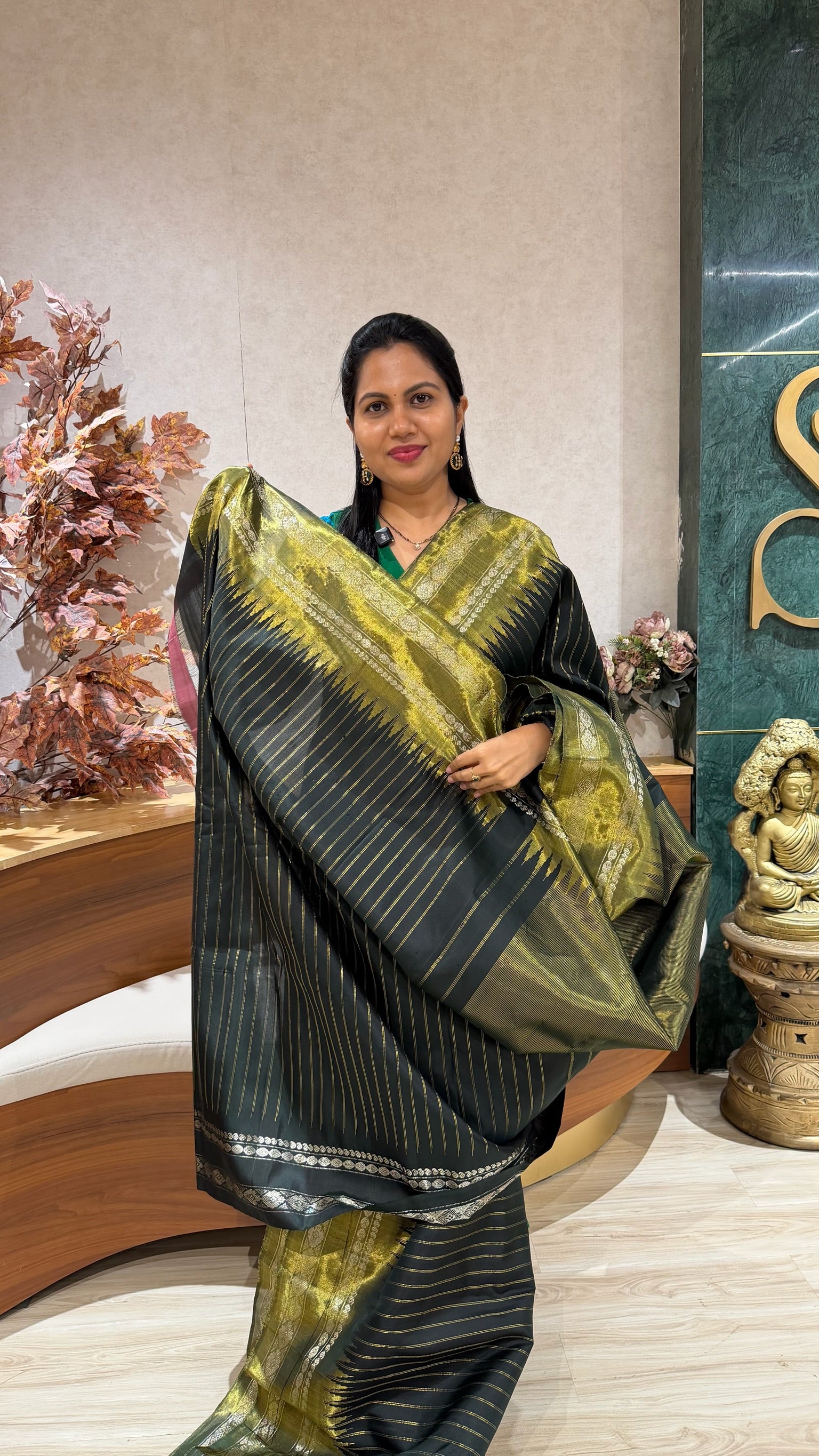 Handloom gadwal tissue border