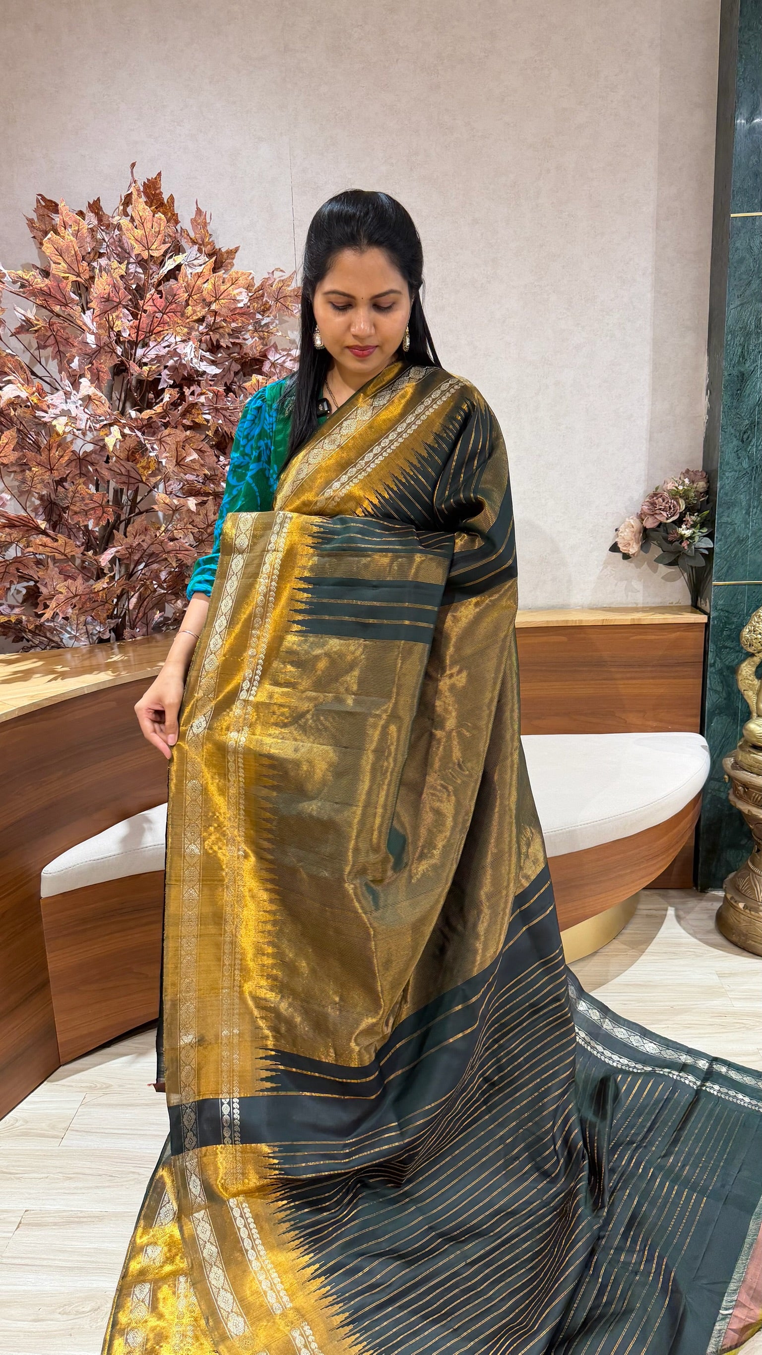 Handloom gadwal tissue border