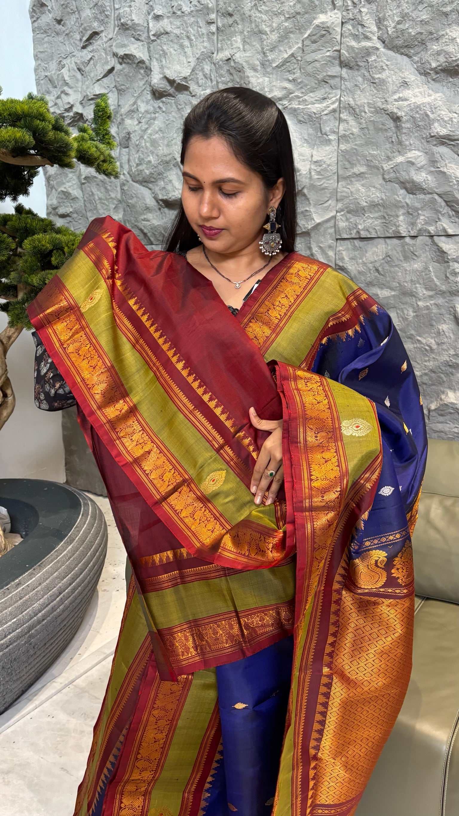 Pure handloom gadwal pattu dark blue