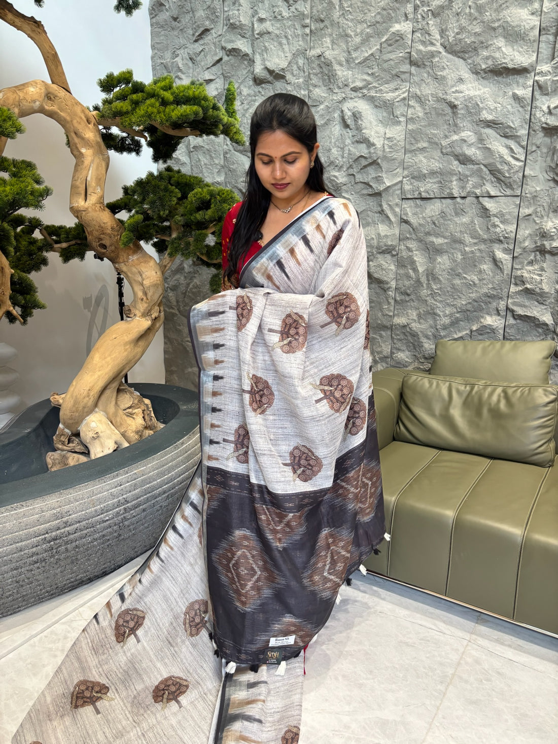 Grey linen peacock bunch design