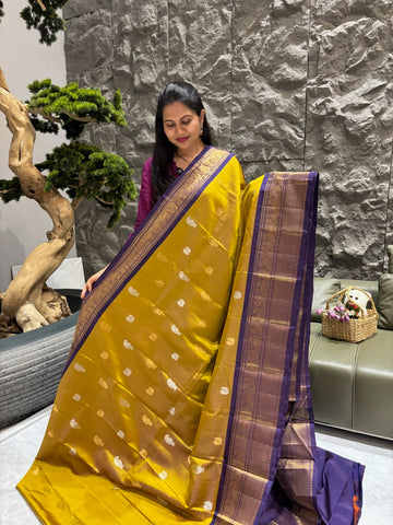 Handloom gadwal pattu menthi green