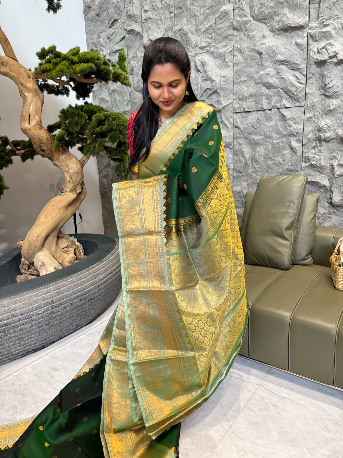 Handloom gadwal bottle green - pista green