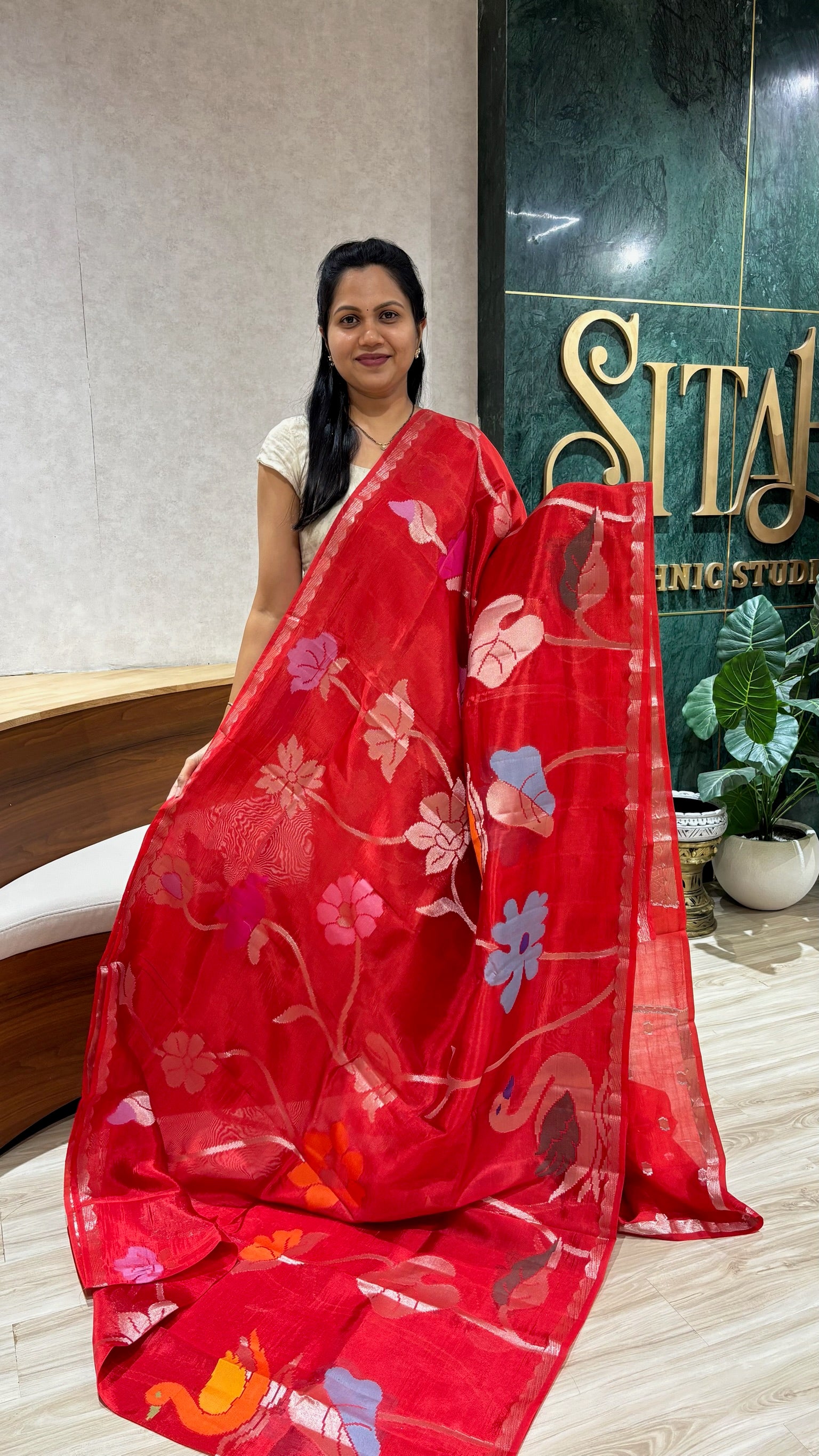 Paper silk swan all over red