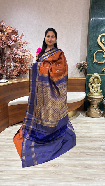 Handloom gadwal with kanchi border
