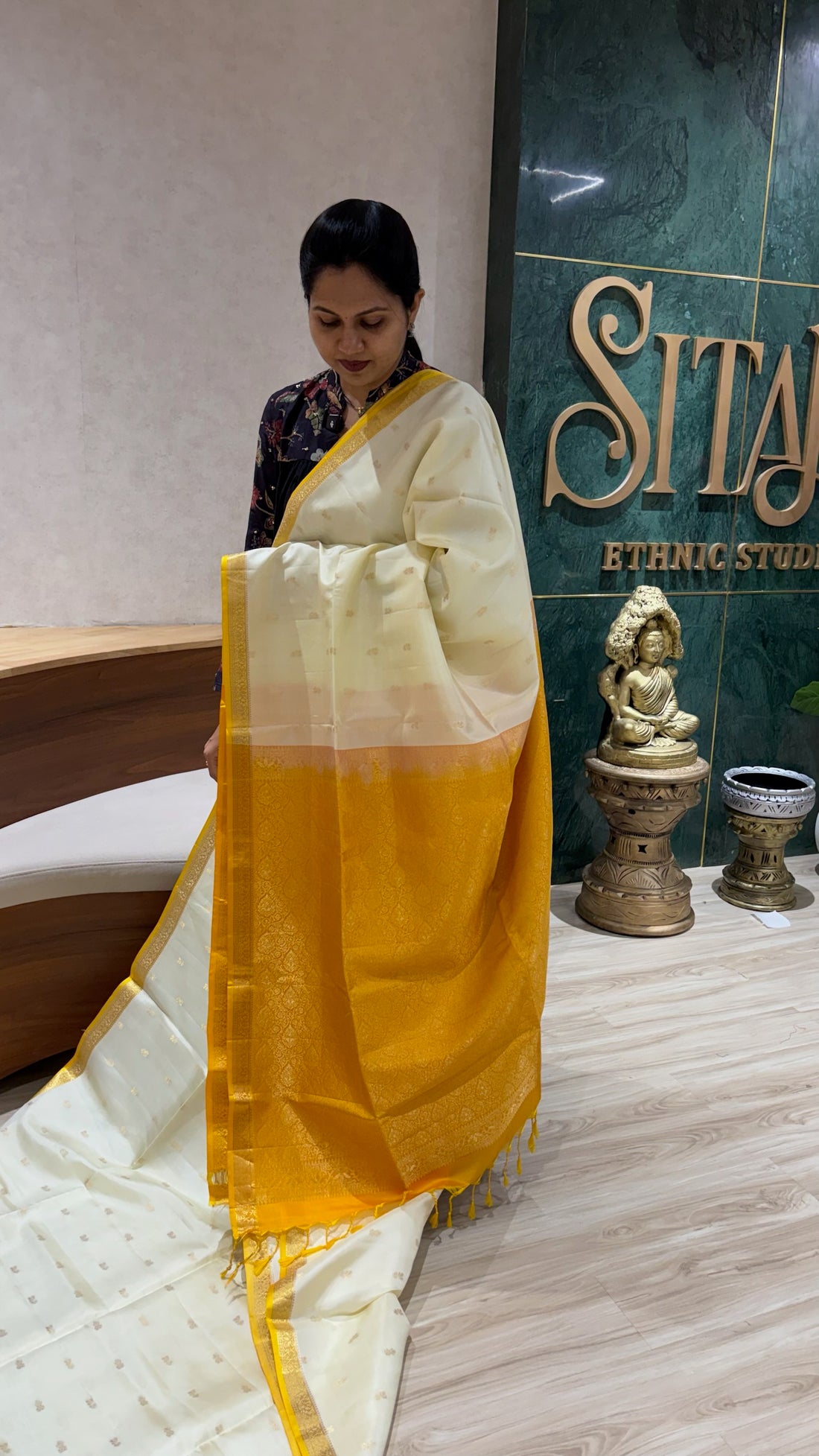 Light weight kanchi pattu