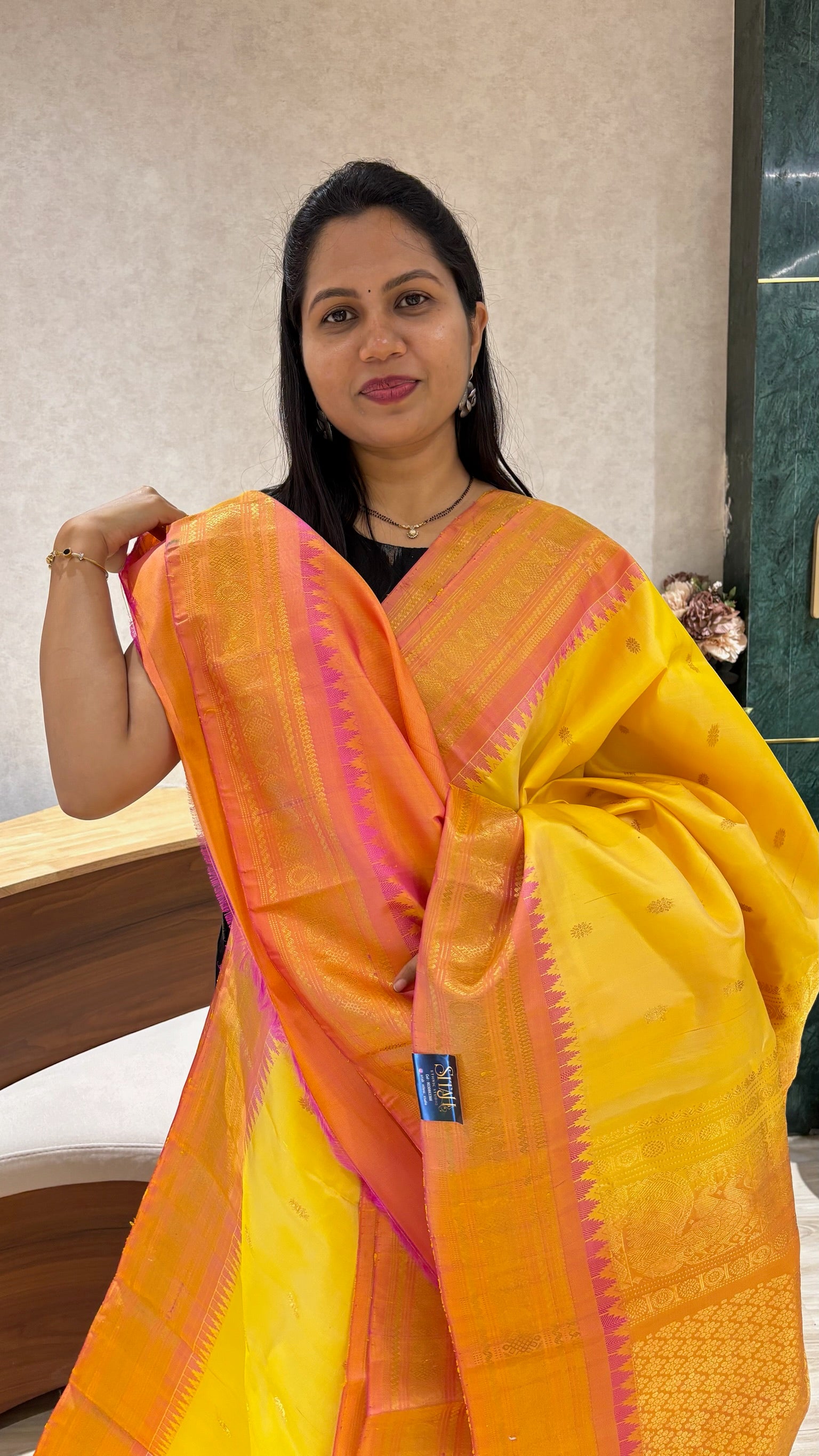 Handloom gadwal pattu light yellow