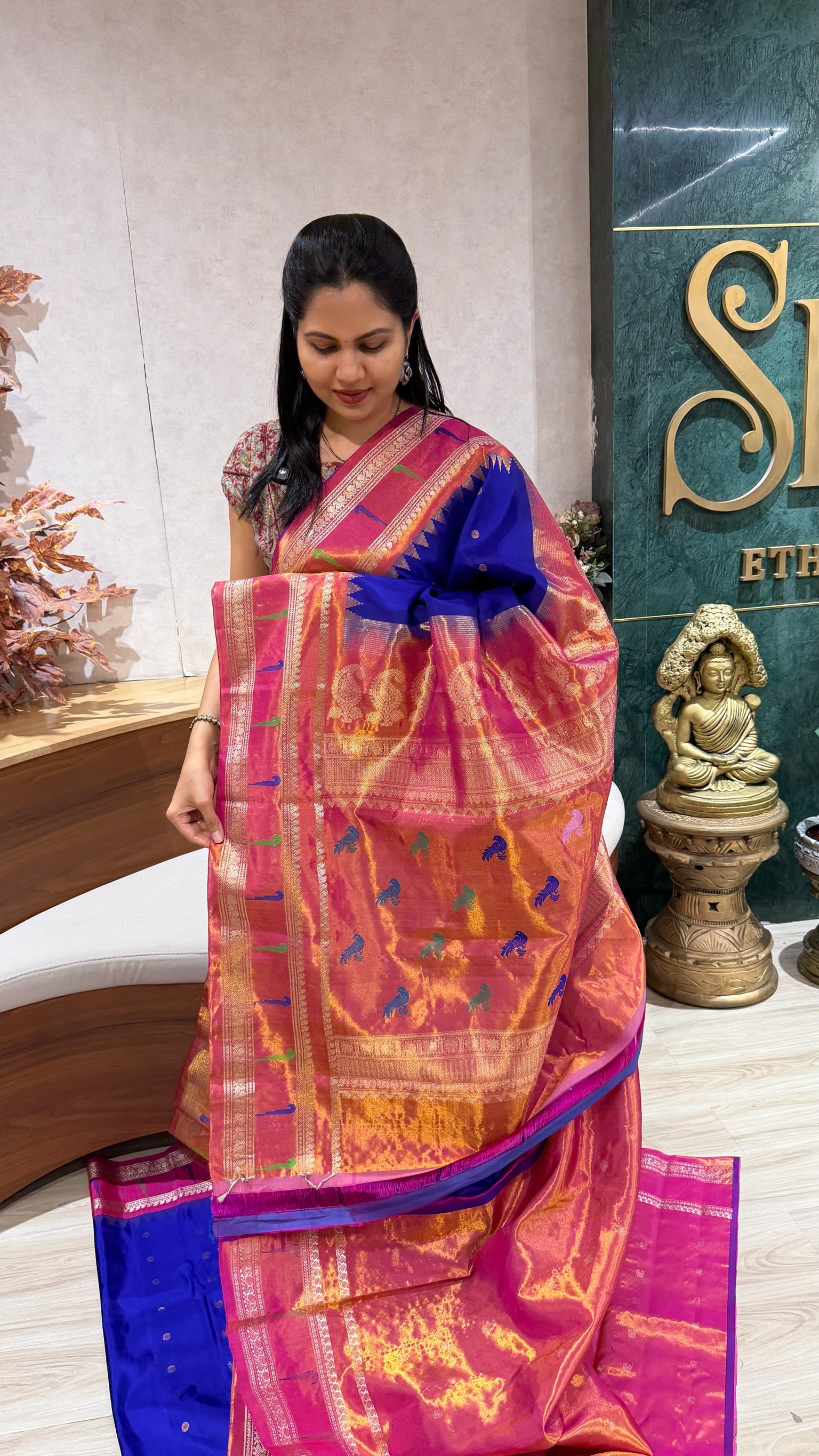 Handloom  Gadwal tissue muniya border