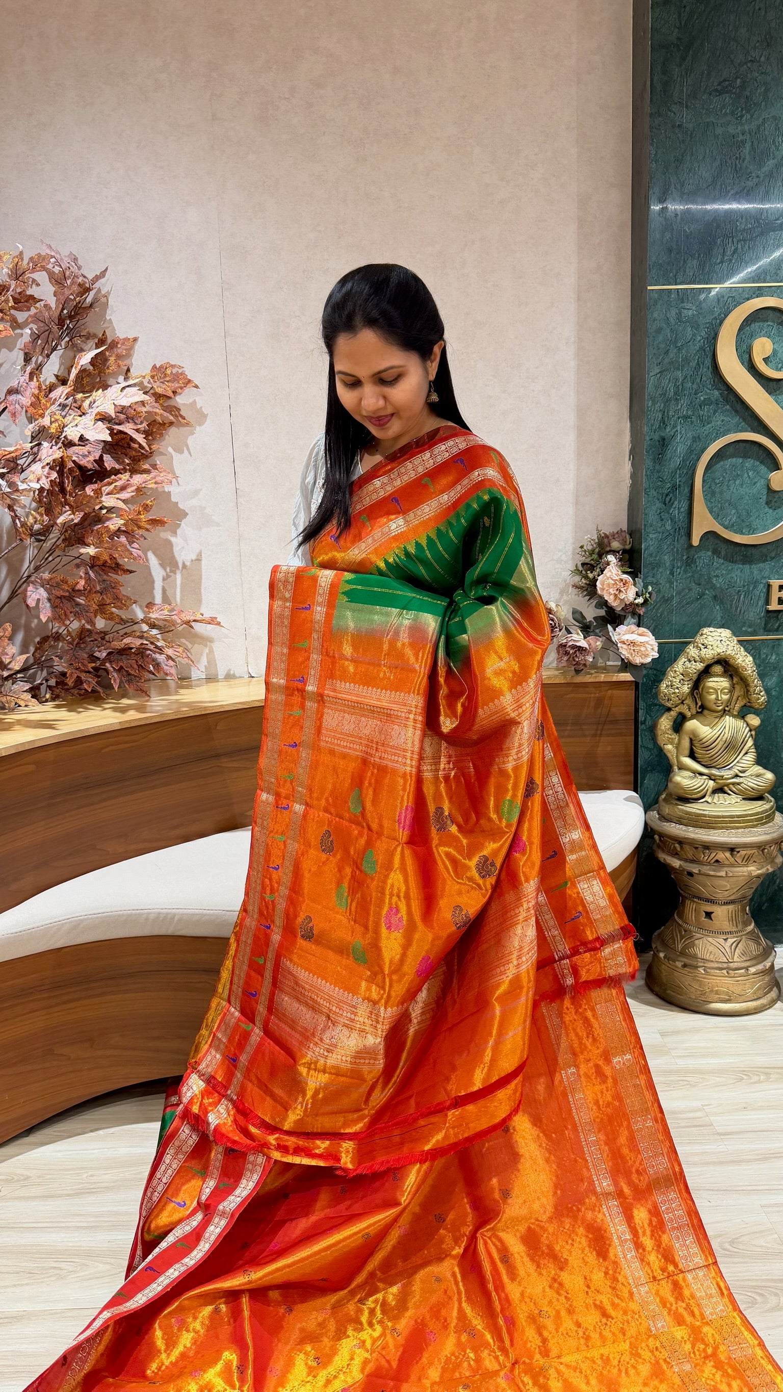 Handloom  Gadwal tissue muniya border