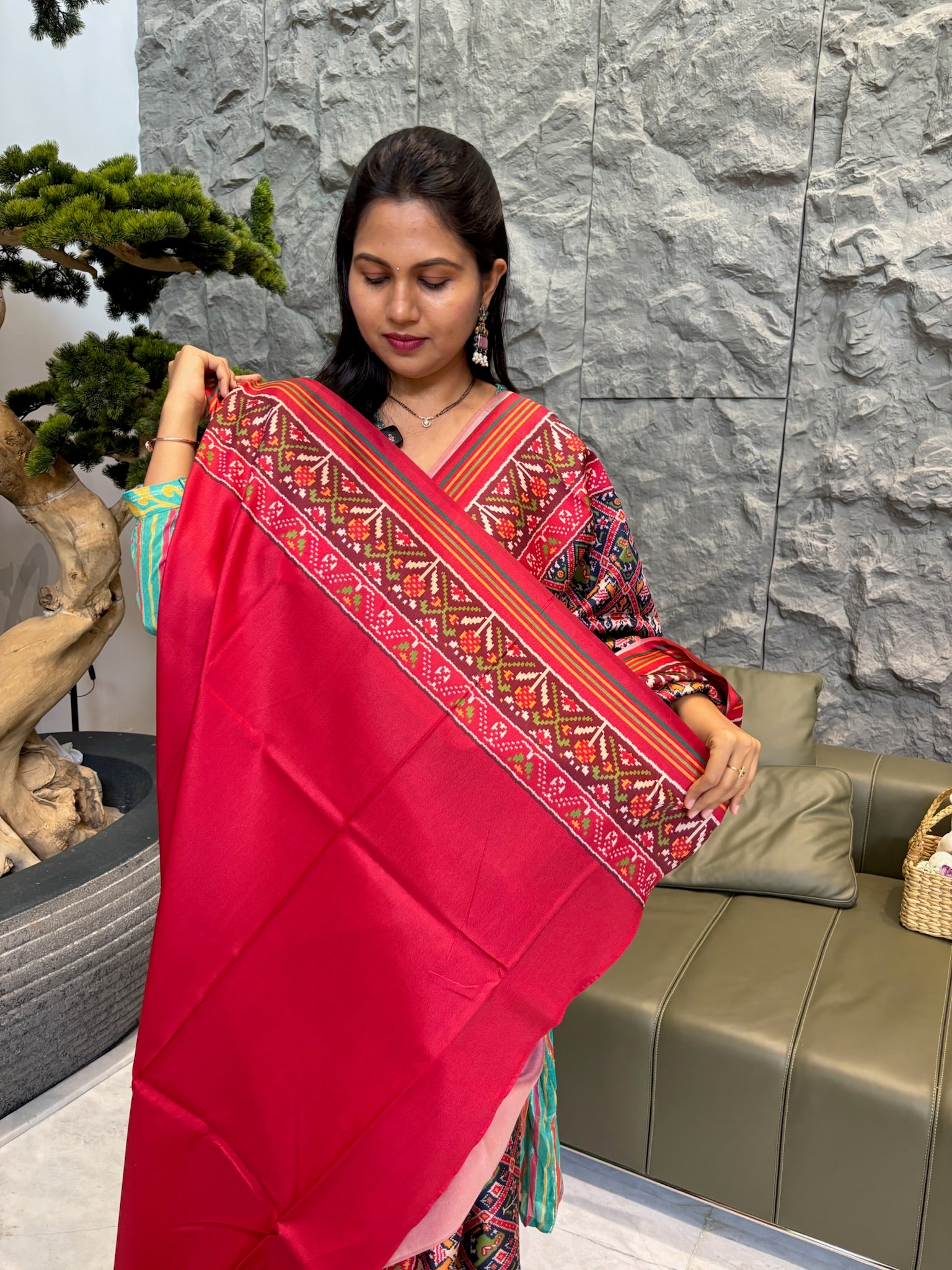 Spun patola blue red