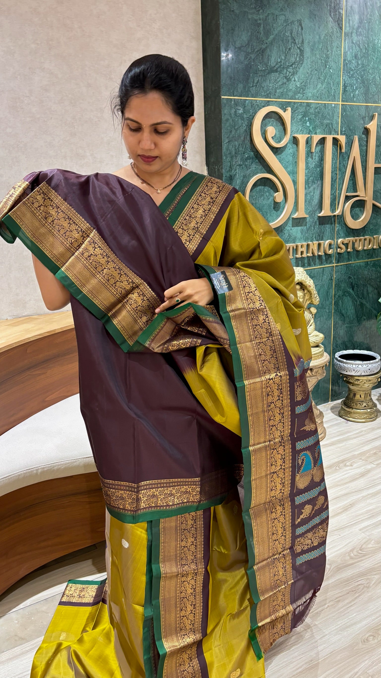 Handloom gadwal with kanchi border