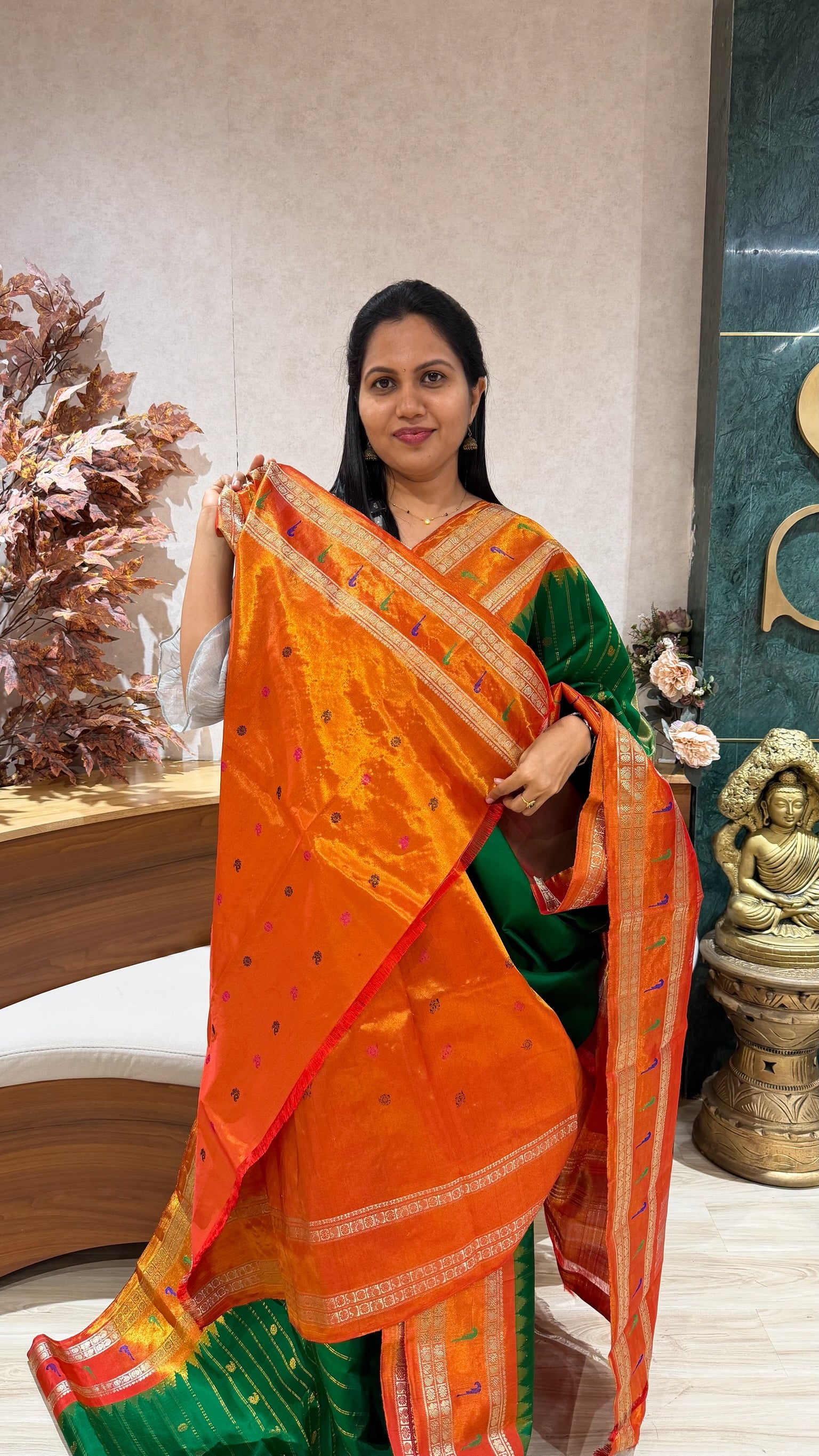 Handloom  Gadwal tissue muniya border