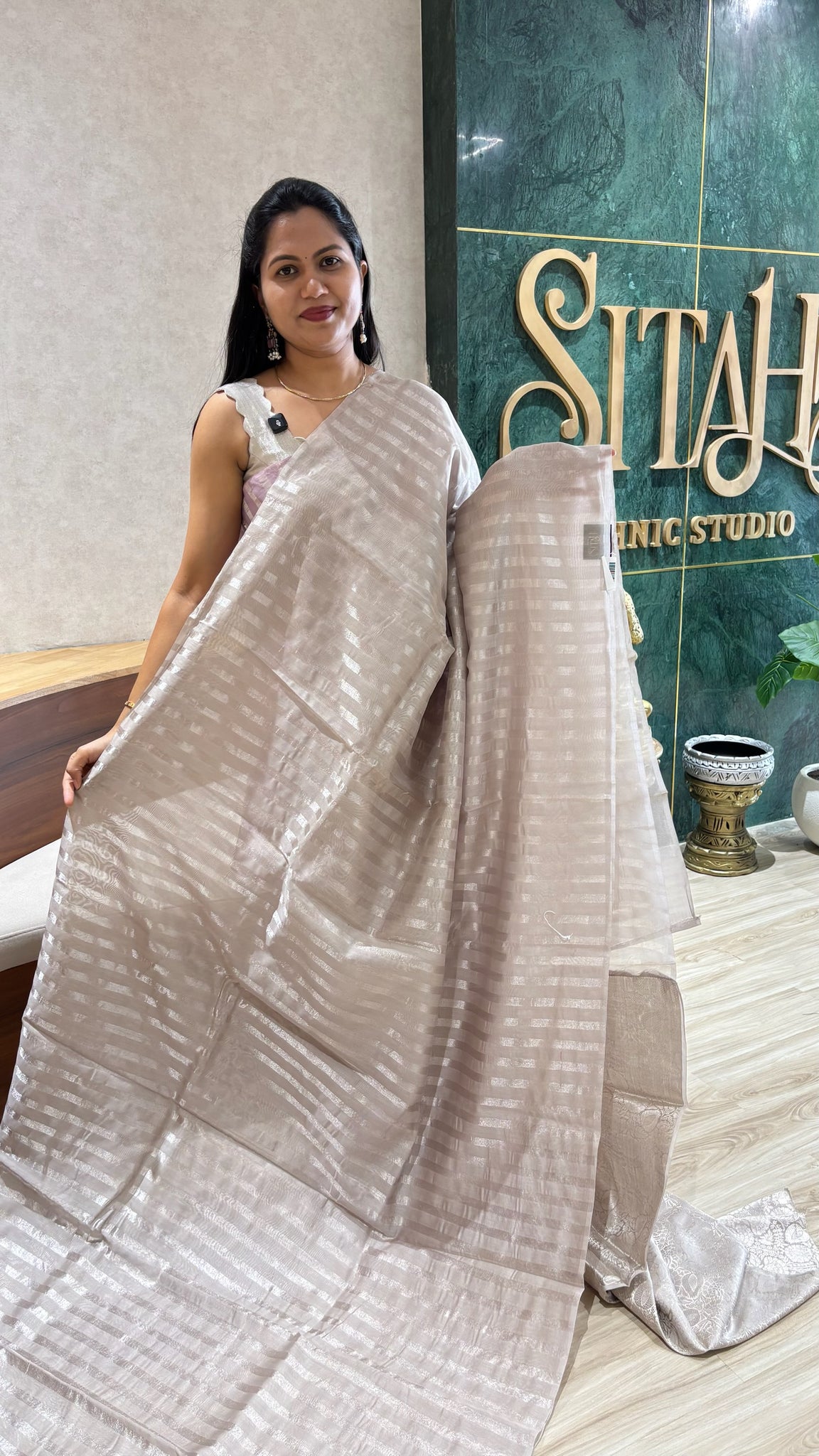 Chinia tissue brocade blouse grey