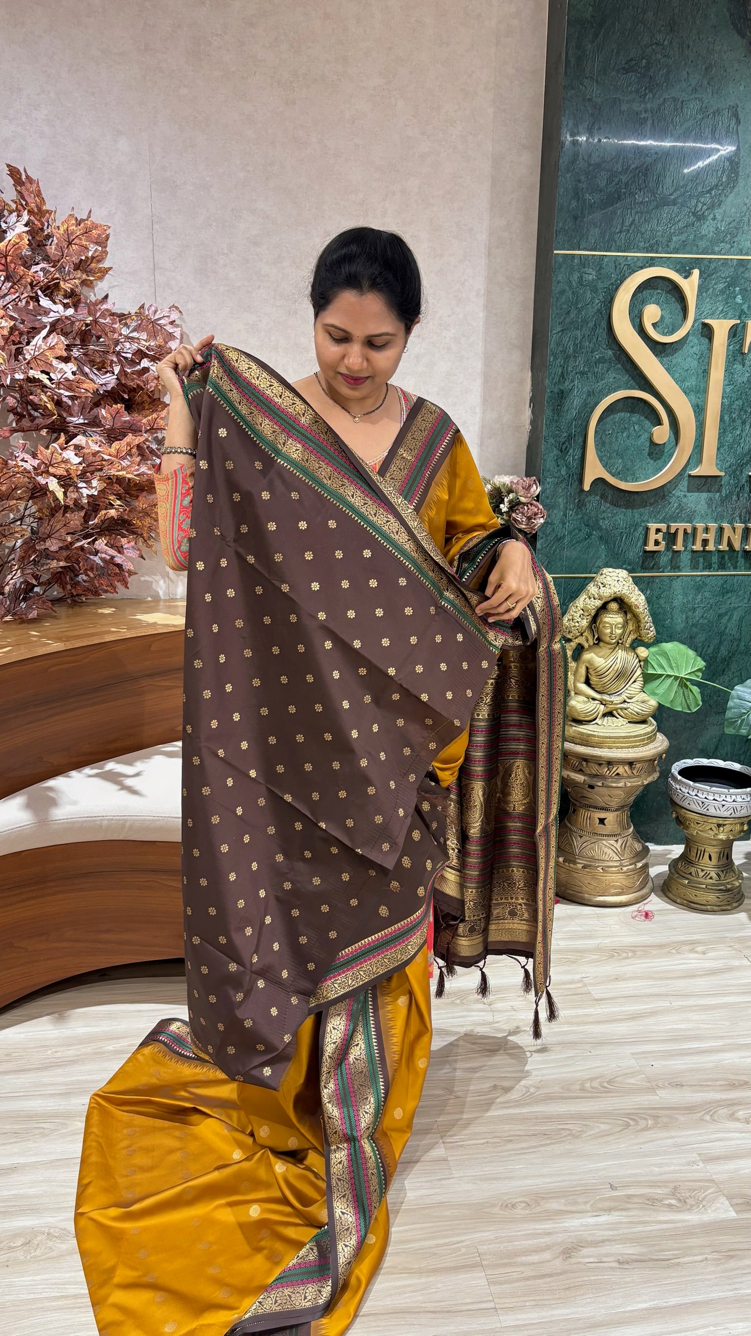 Fancy silk temple border mustardyellow-brown