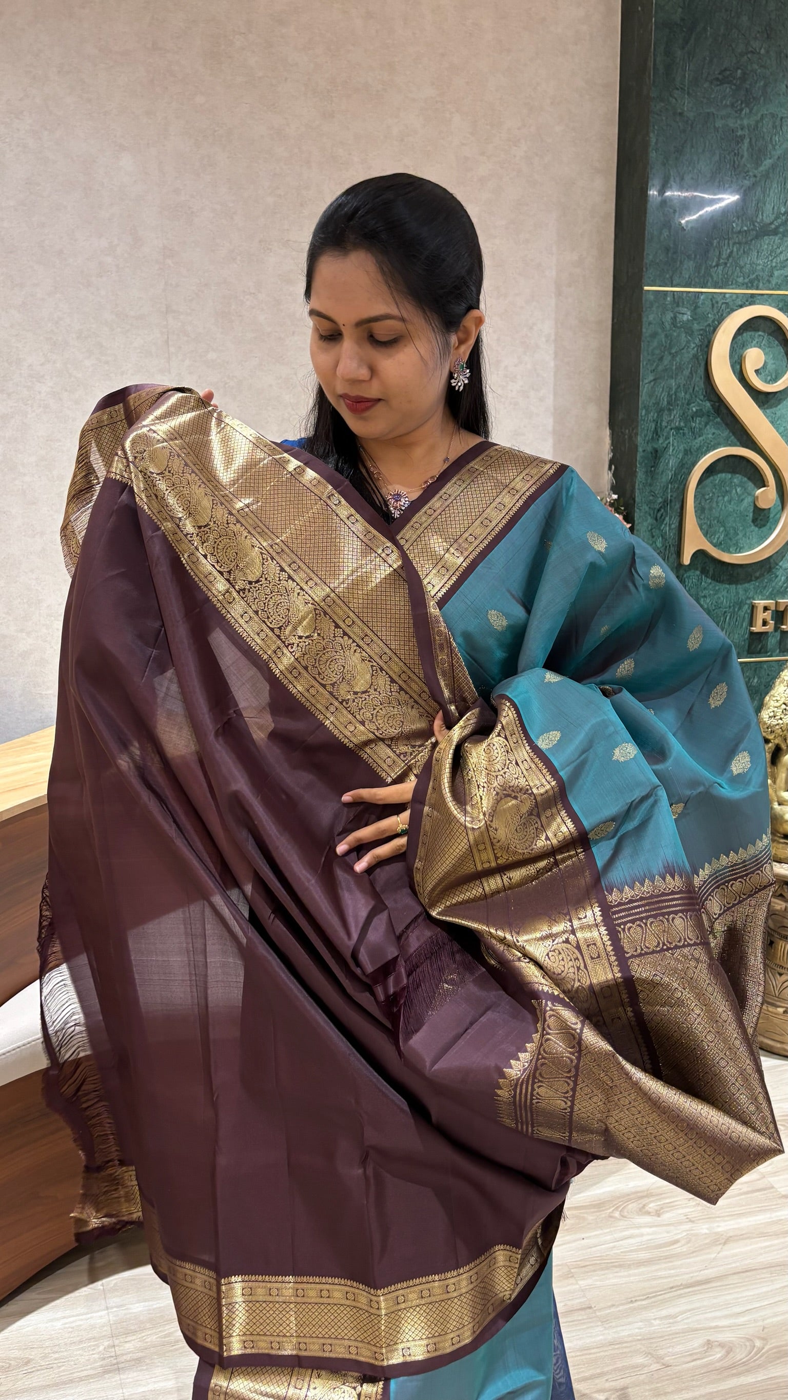 Light weight kanchi pattu