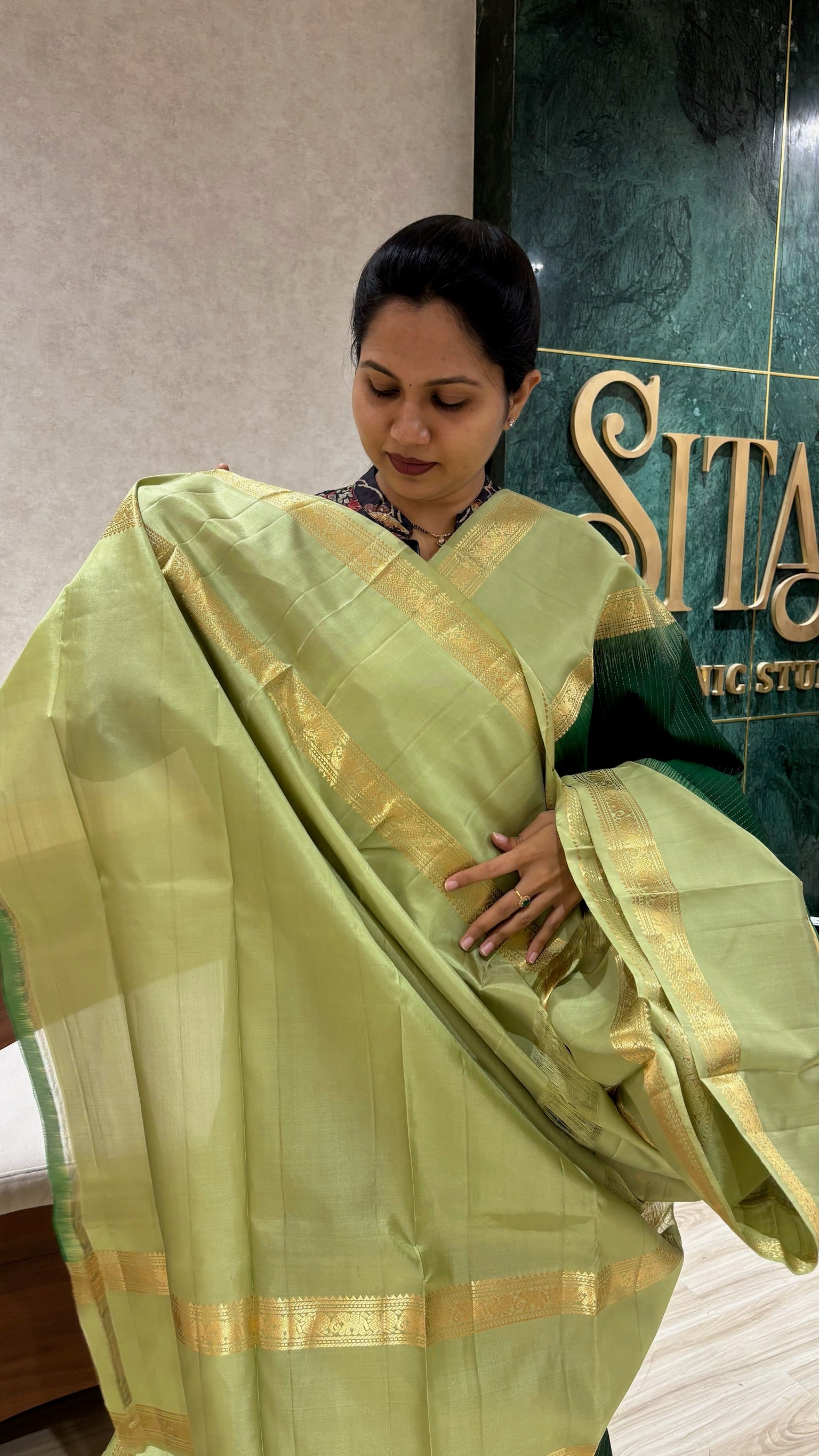 Light weight kanchi pattu