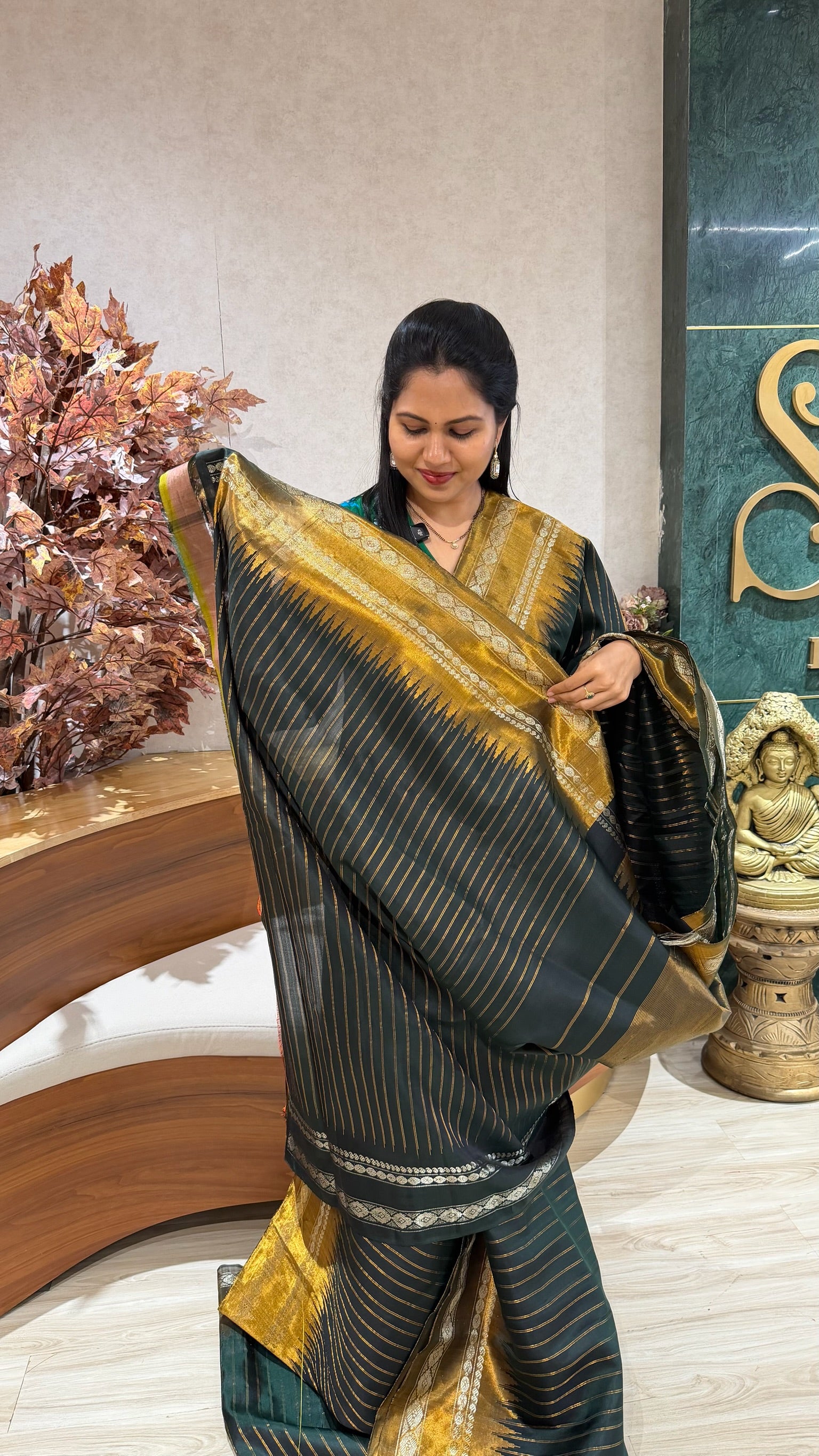 Handloom gadwal tissue border