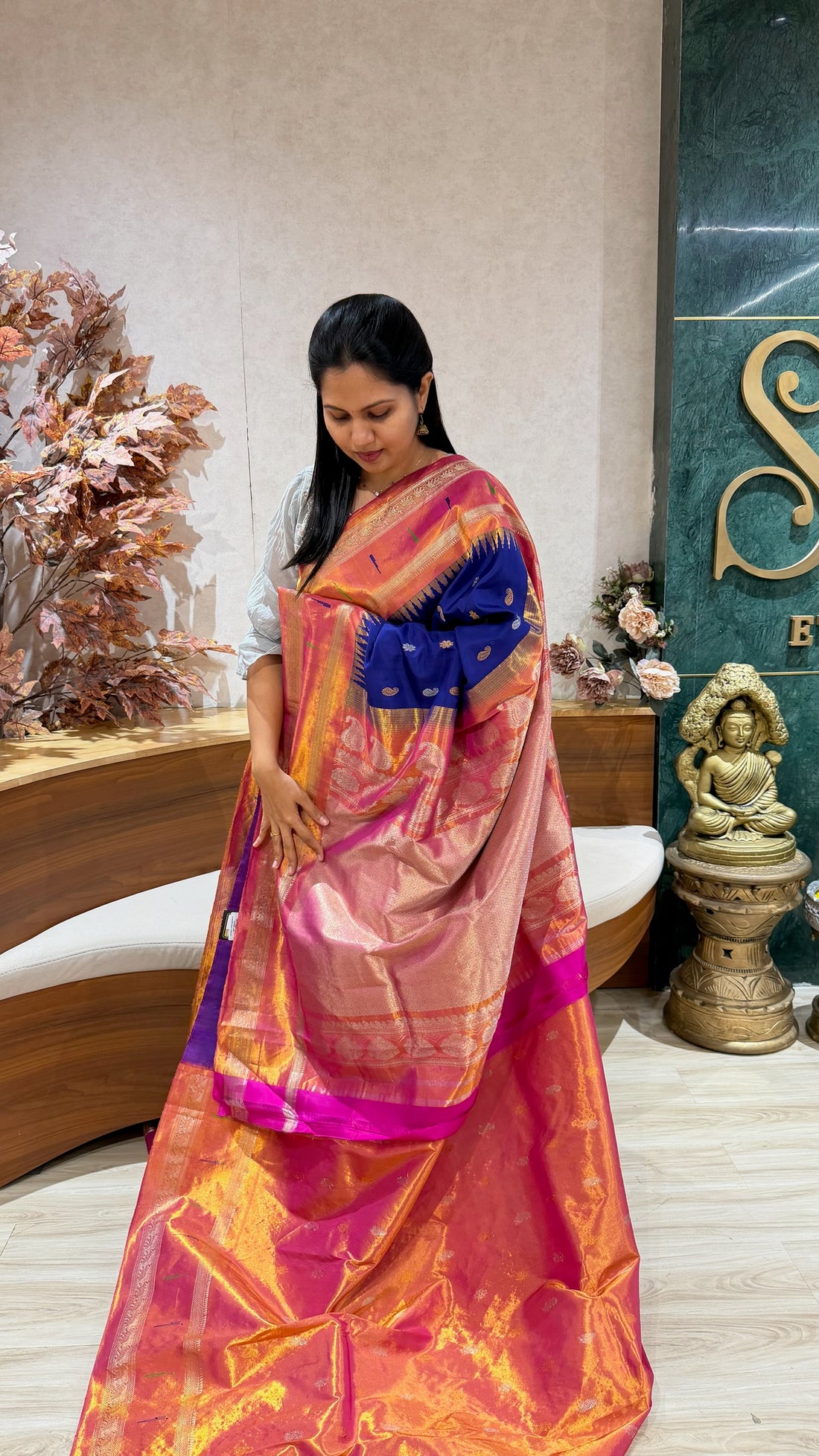 Handloom  Gadwal tissue muniya border