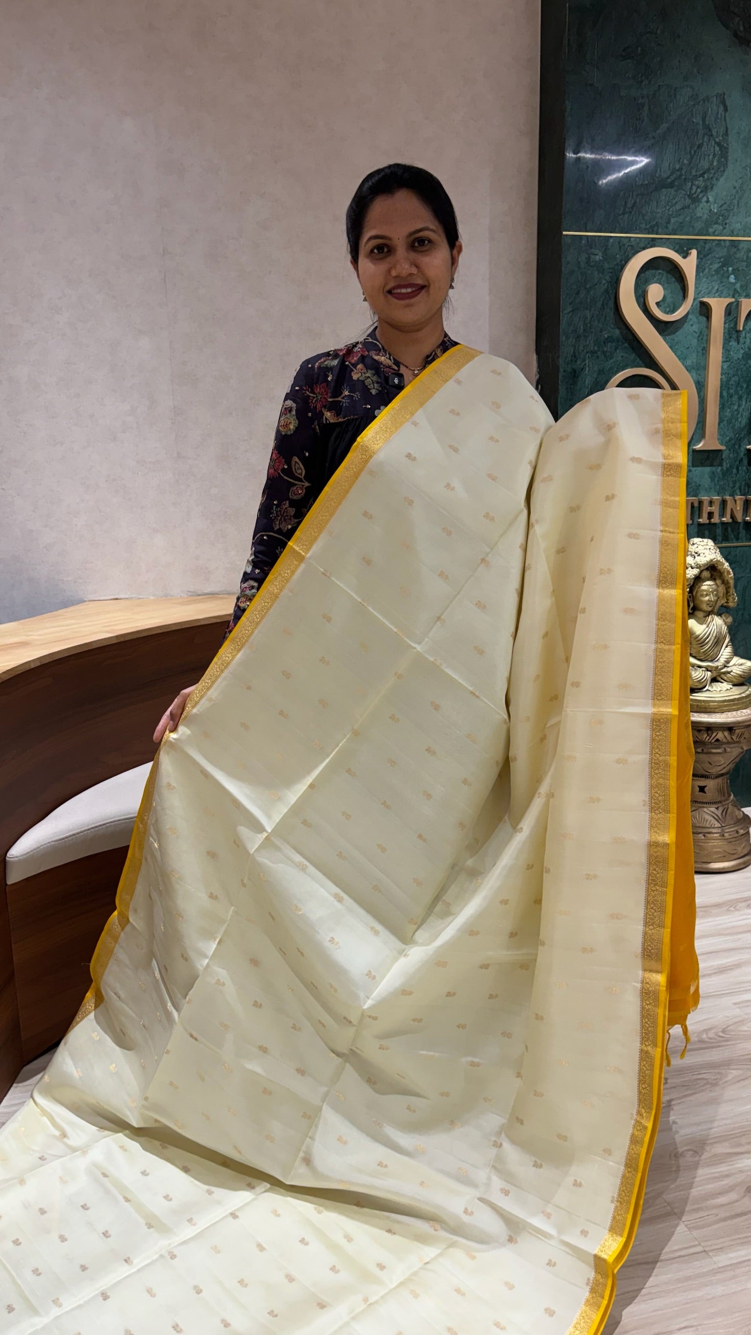 Light weight kanchi pattu