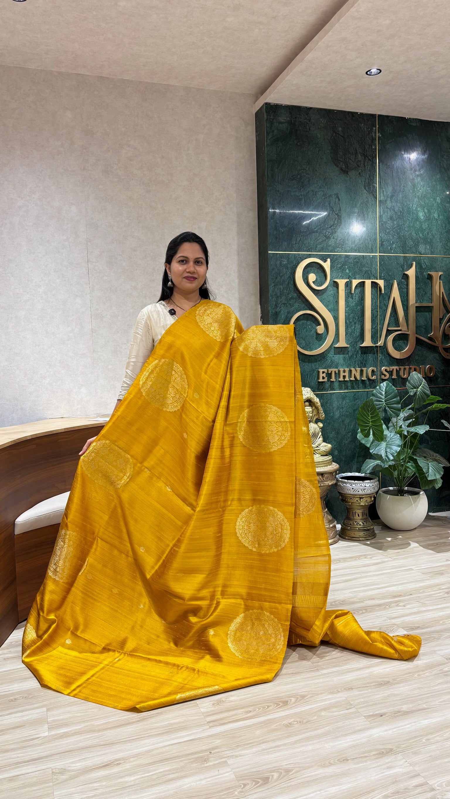 Handloom raw silk pattu