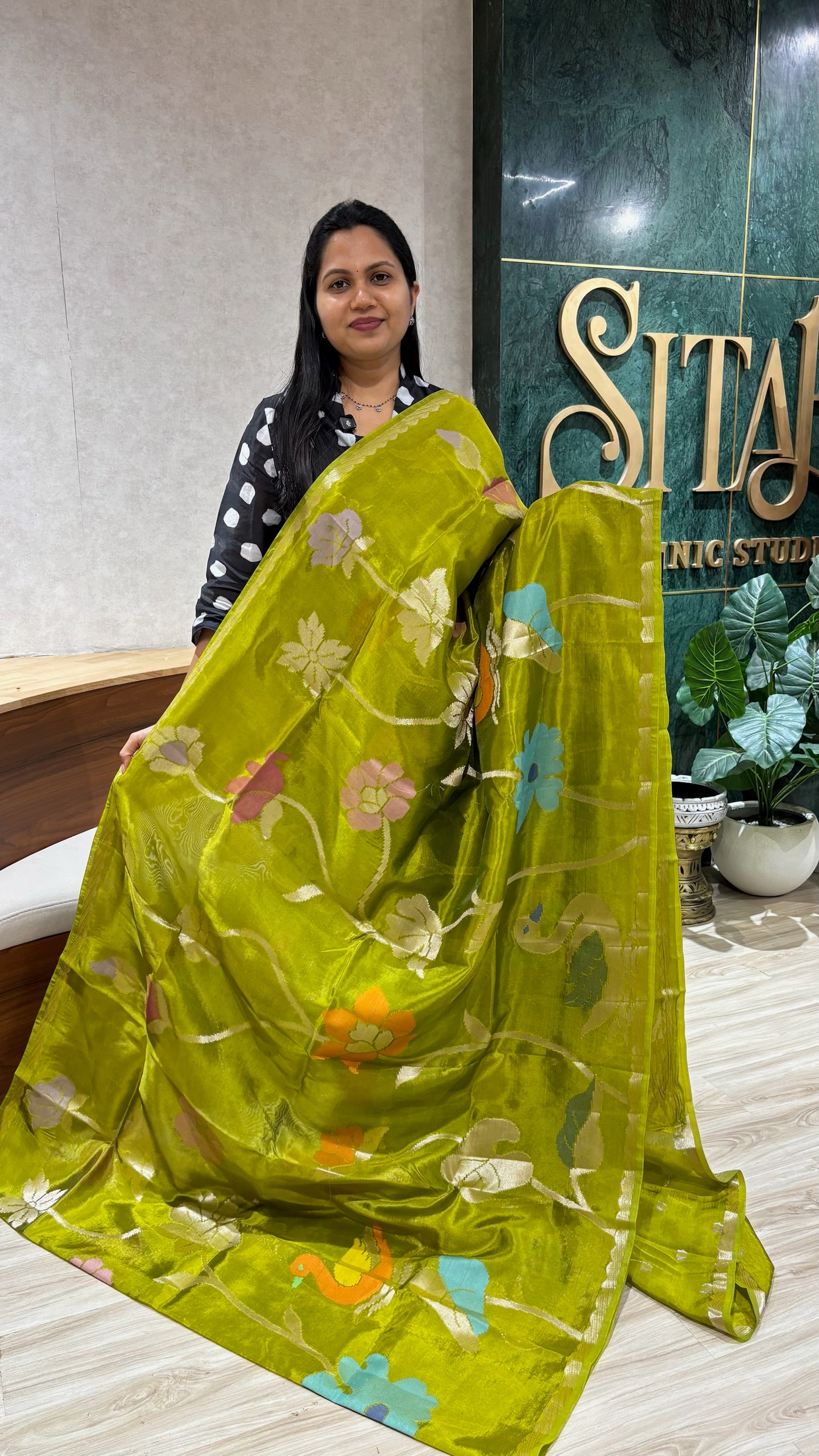 Paper silk swan design