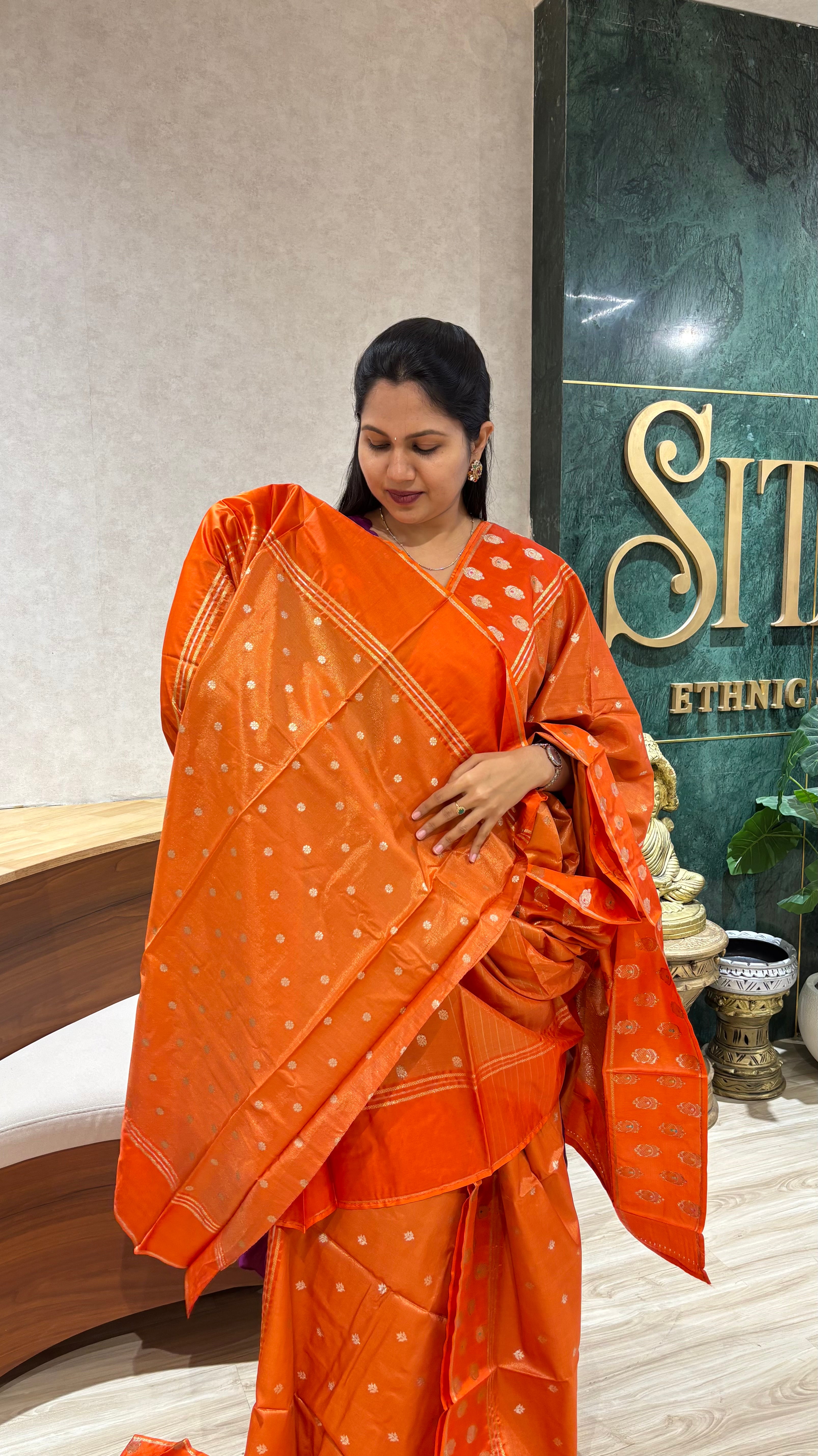 Tissue with mashru satin border orange