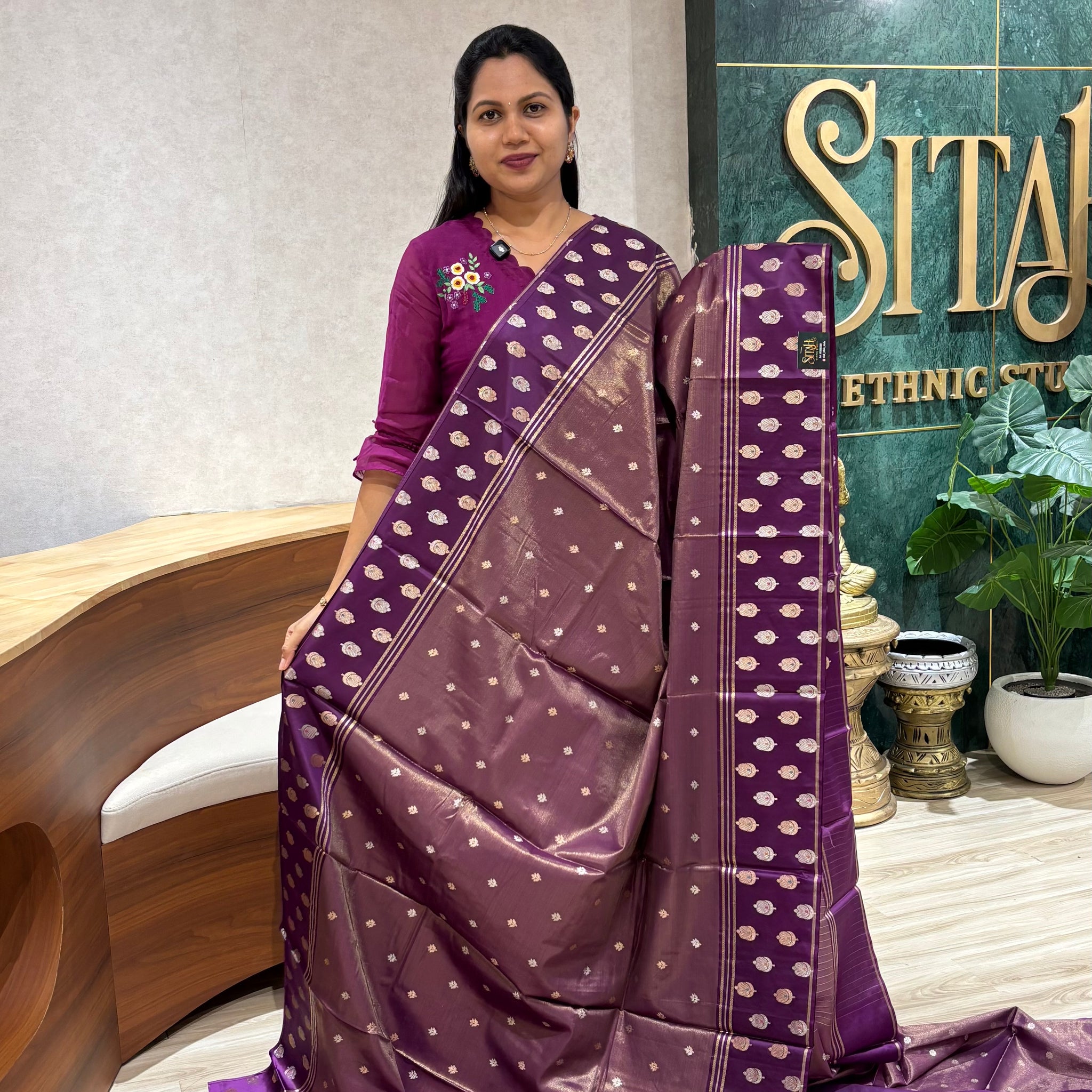 Tissue with mashru satin border purple