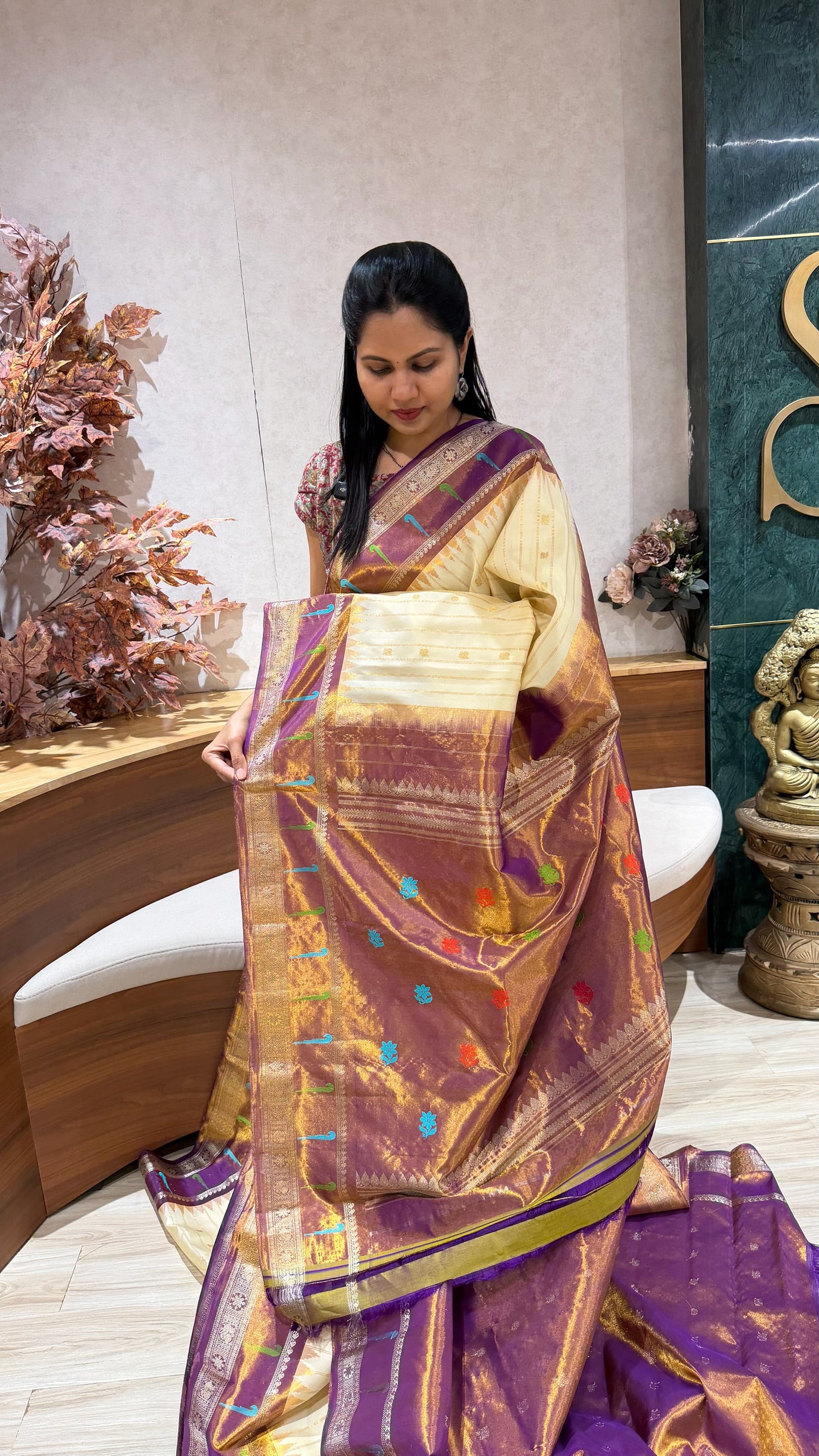 Handloom  Gadwal tissue muniya border