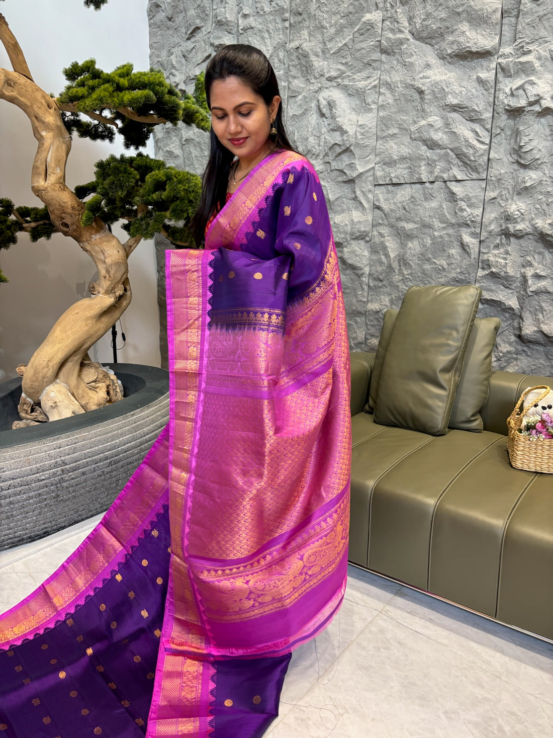 Handloom pattu Violet pink