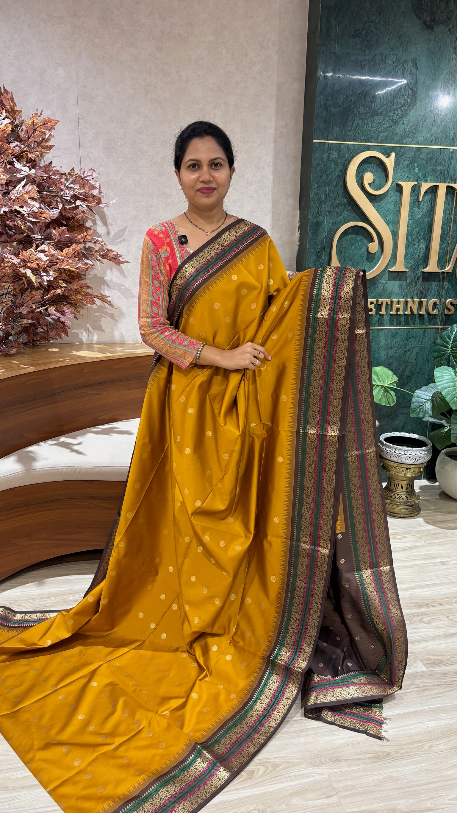 Fancy silk temple border mustardyellow-brown