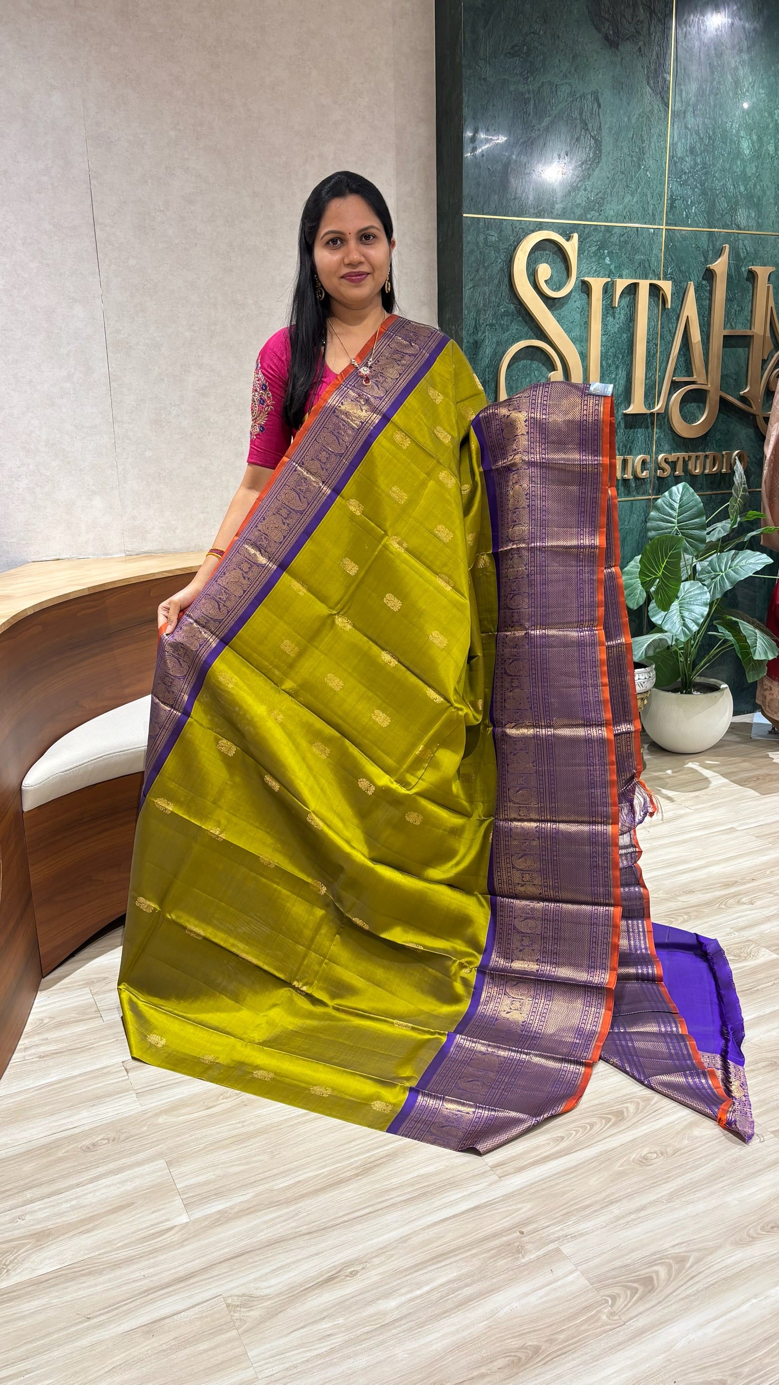 Handloom gadwal pattu with kanchi borders