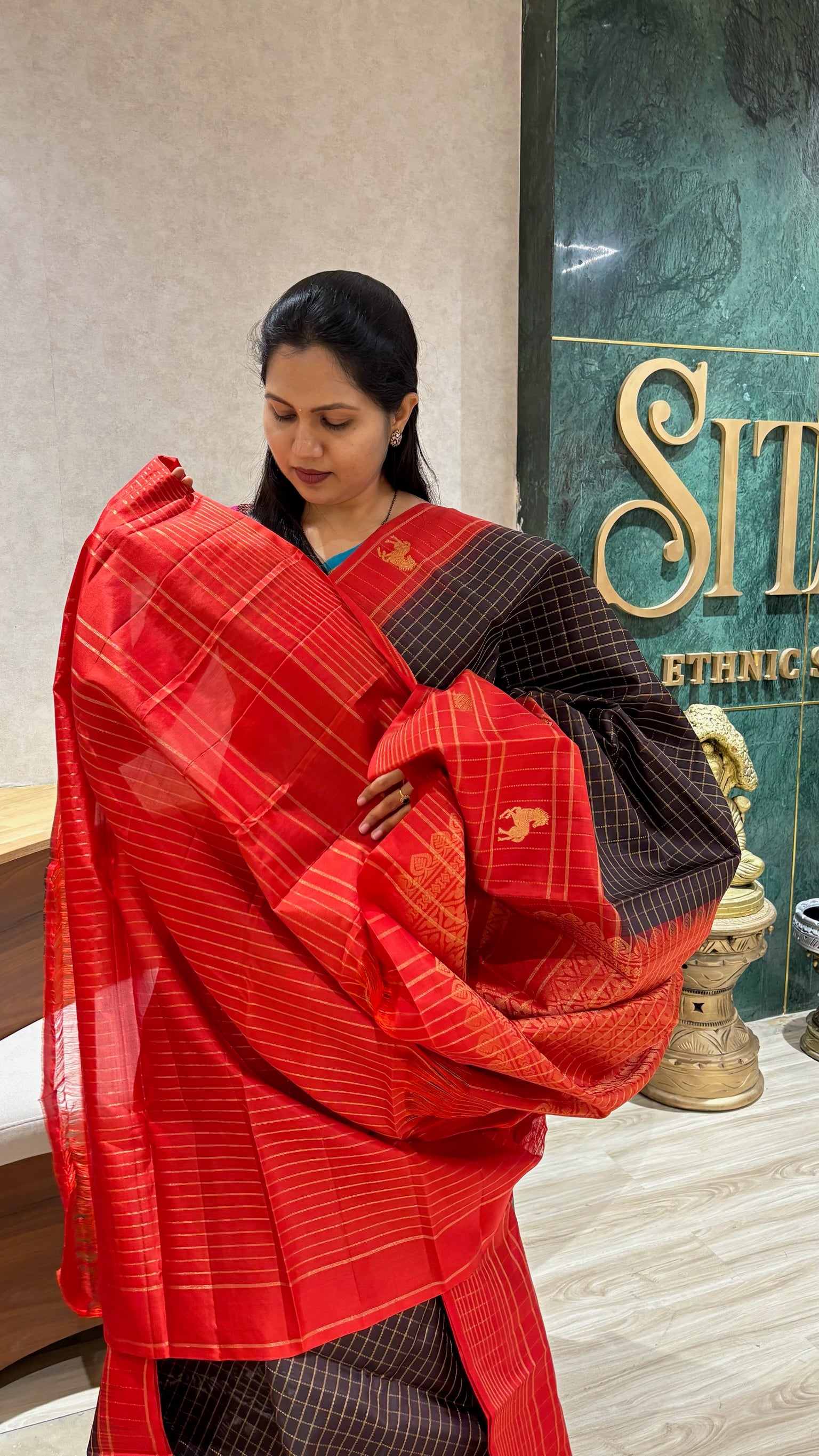 Handloom kanchi pattu
 snuff-red