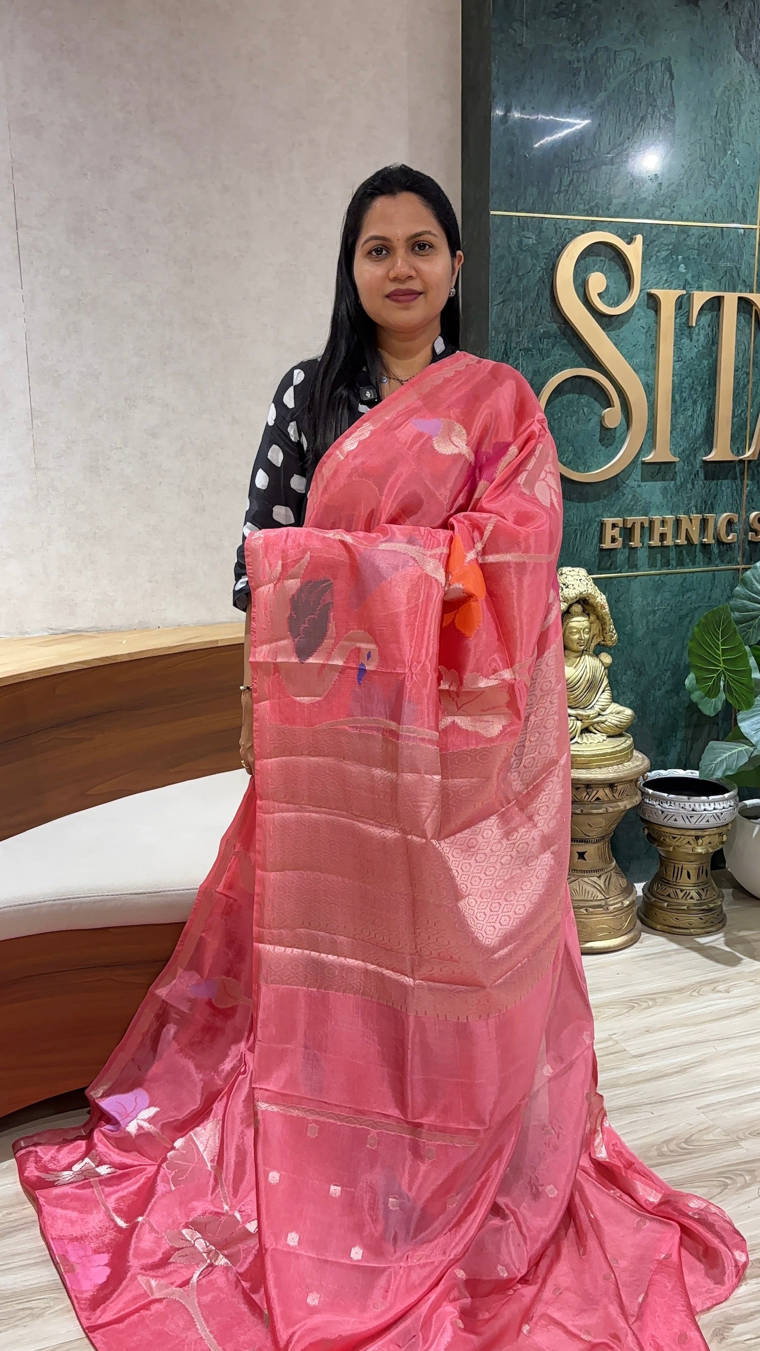Paper silk swan design