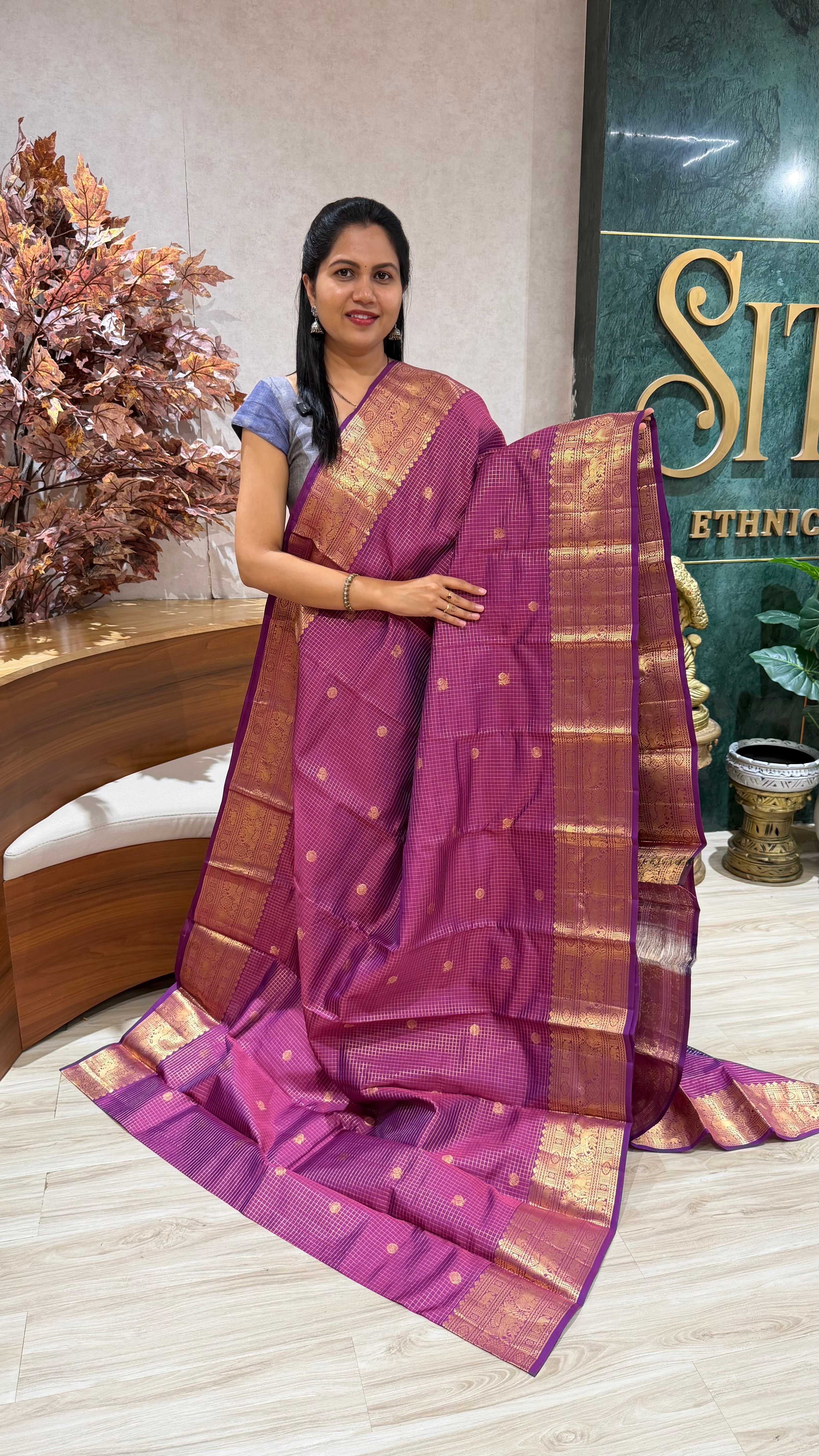 Vintage light weight pattu