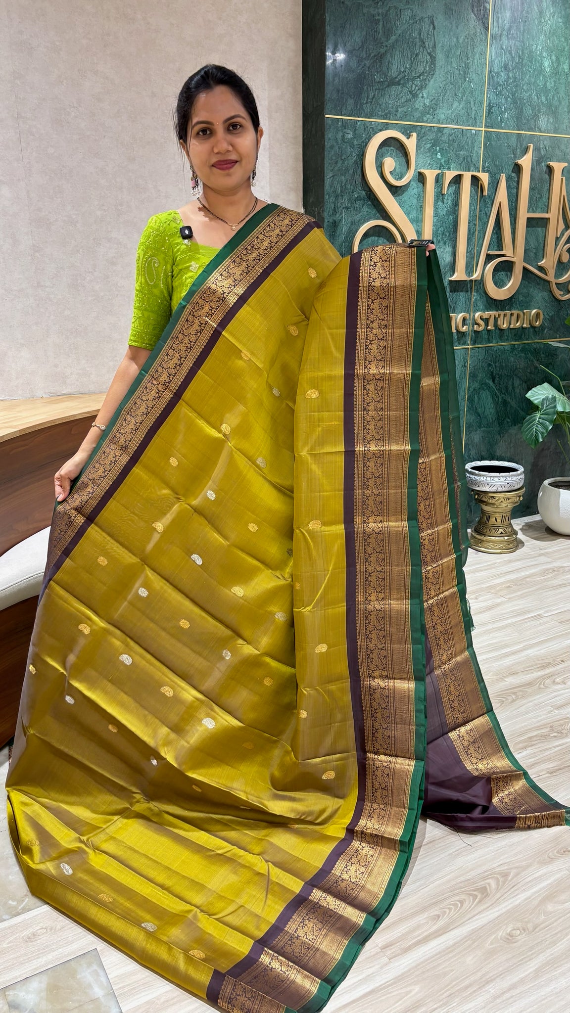 Handloom gadwal with kanchi border