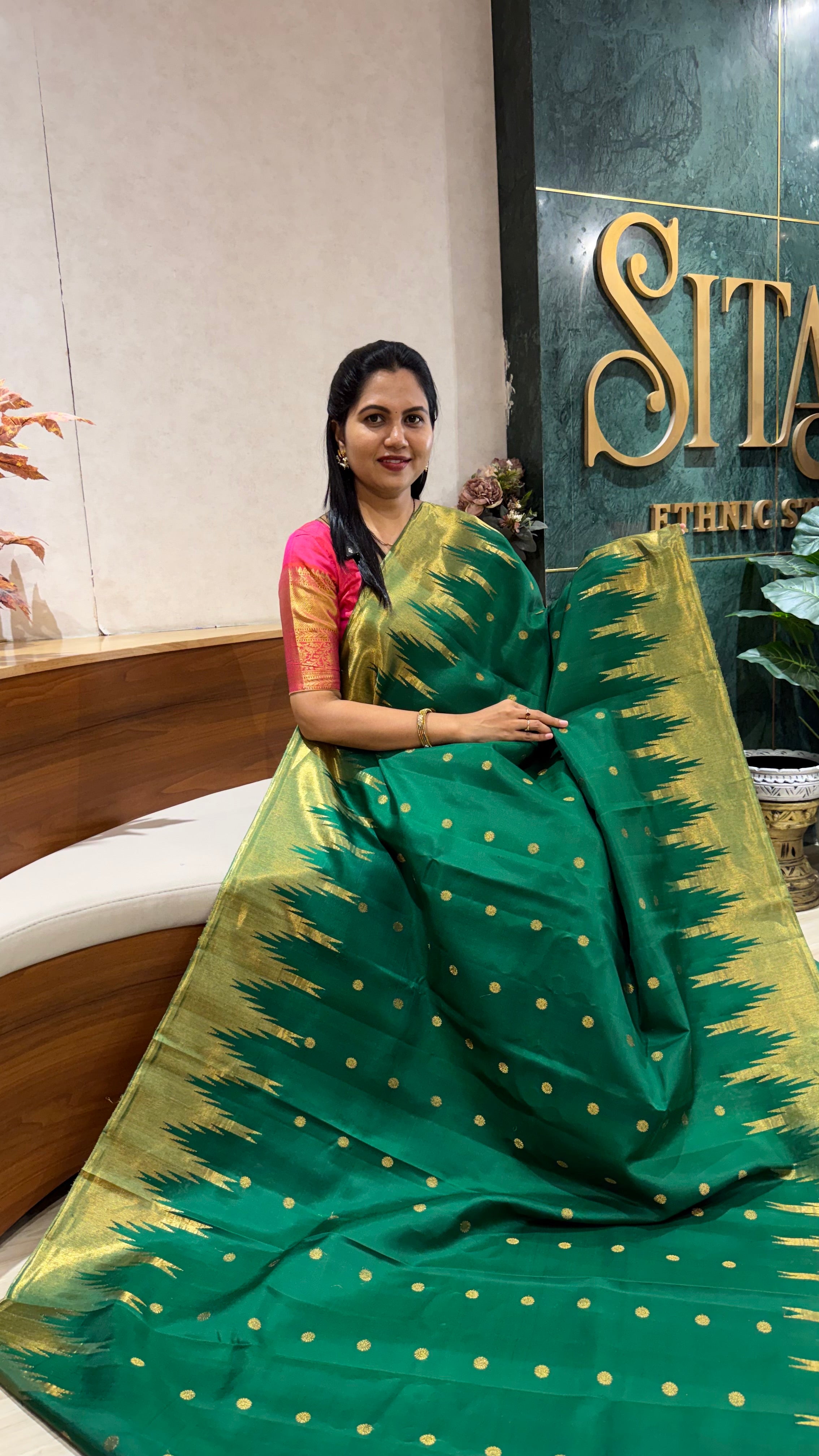 Handloom gadwal tissue border