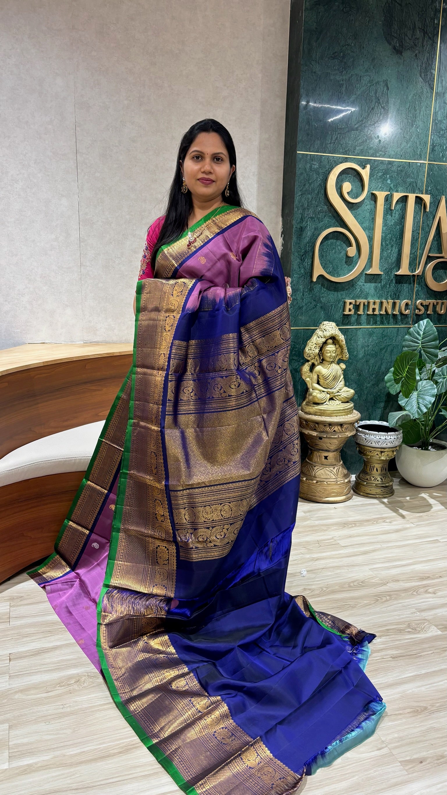 Handloom gadwal pattu with kanchi borders