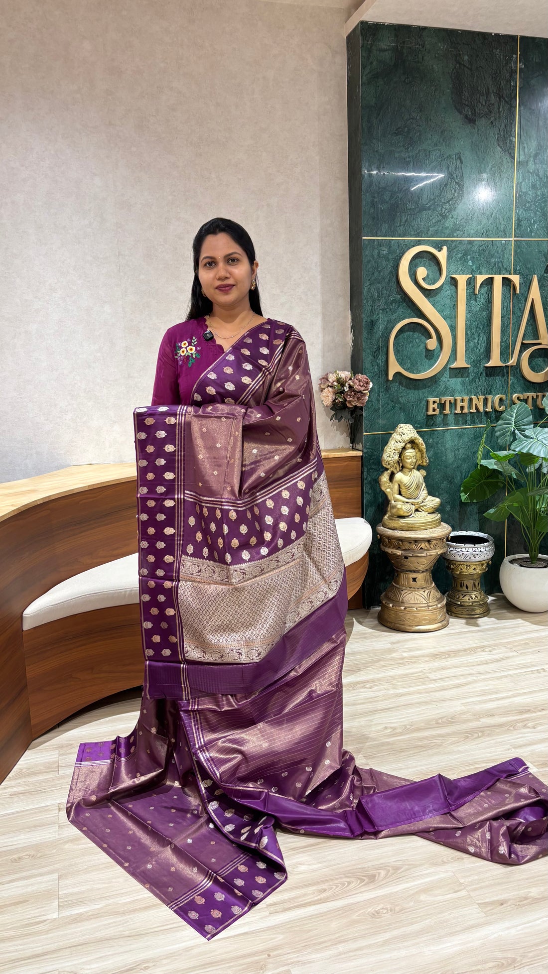 Tissue with mashru satin border purple