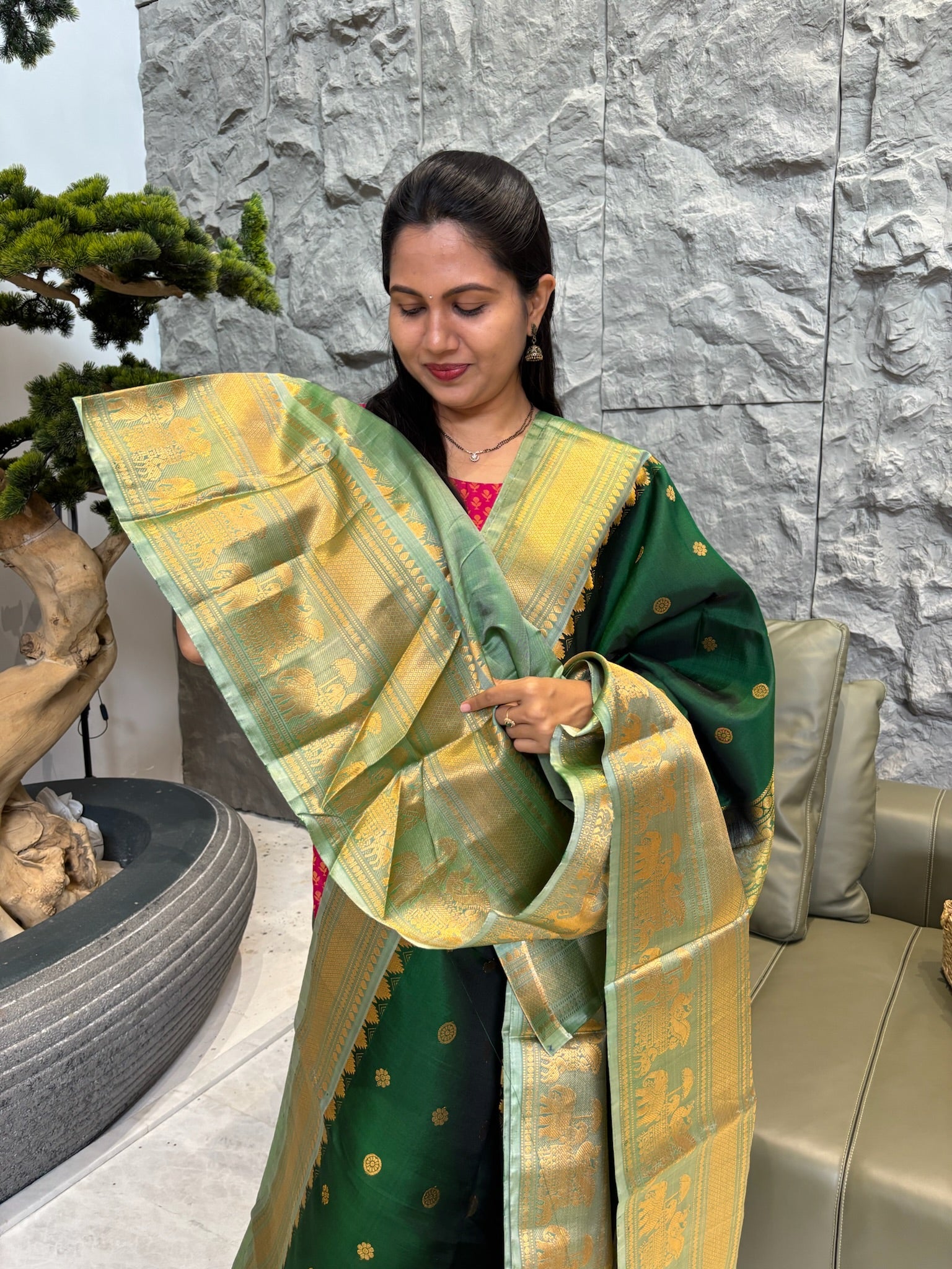 Handloom gadwal bottle green - pista green