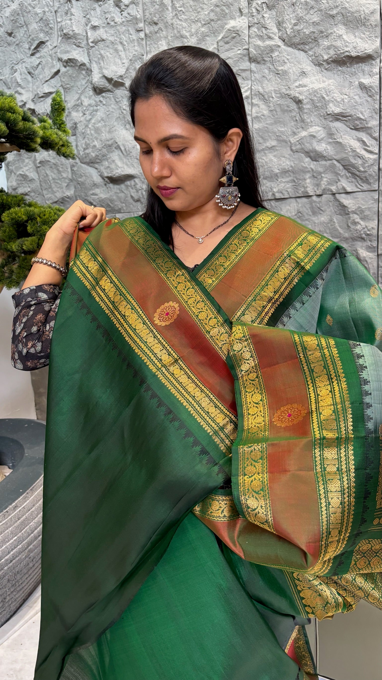 Pure handloom gadwal pattu green