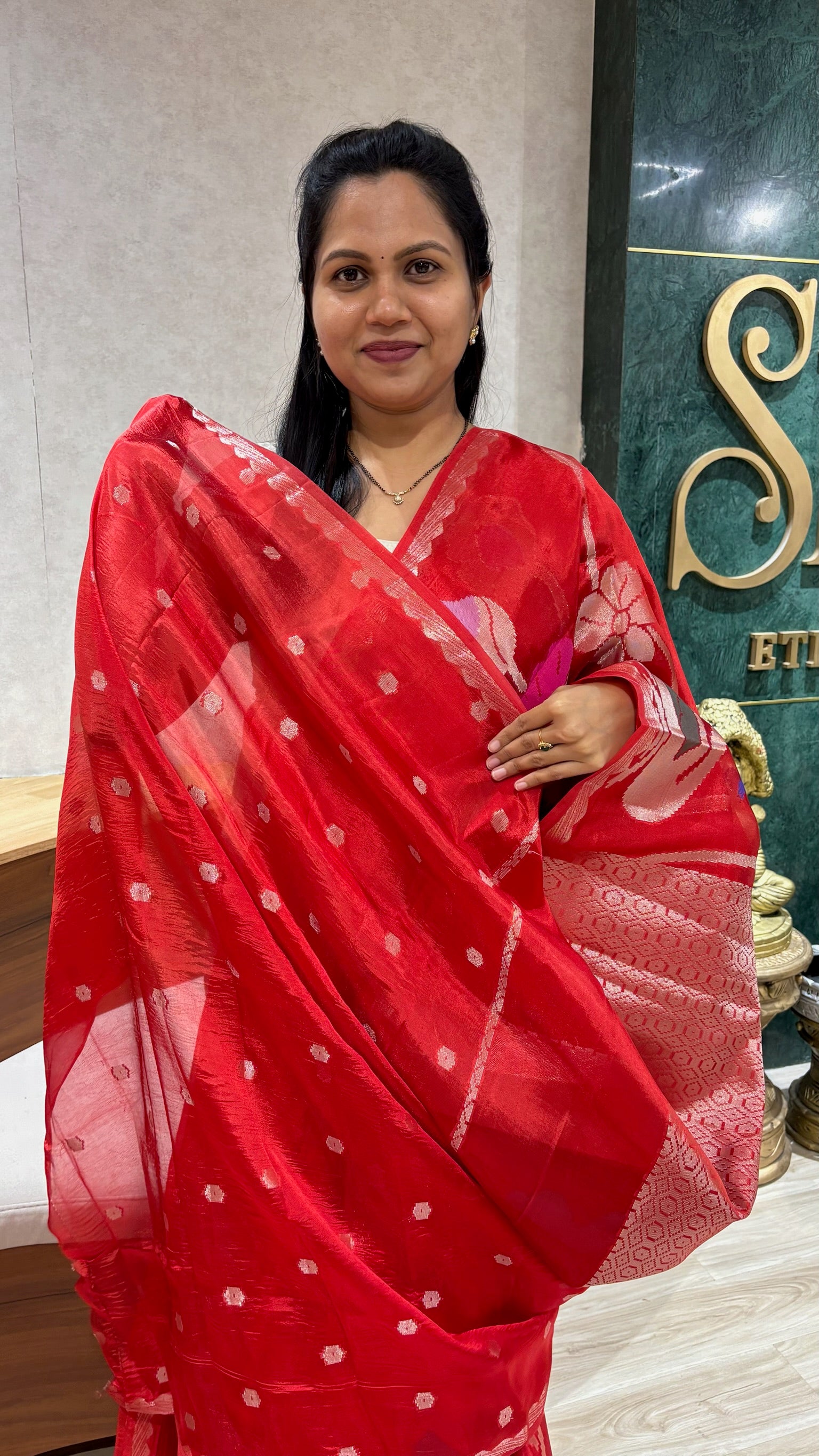 Paper silk swan all over red